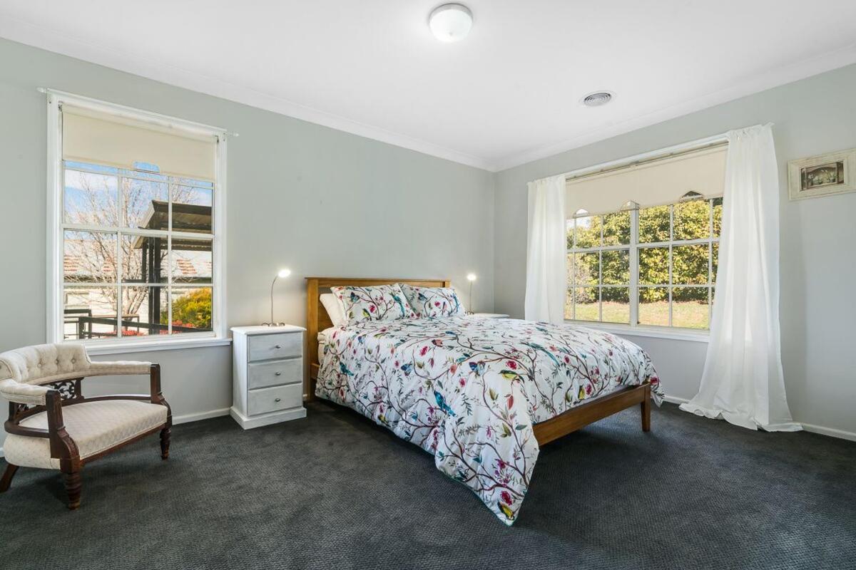 Three-Bedroom House photo 3