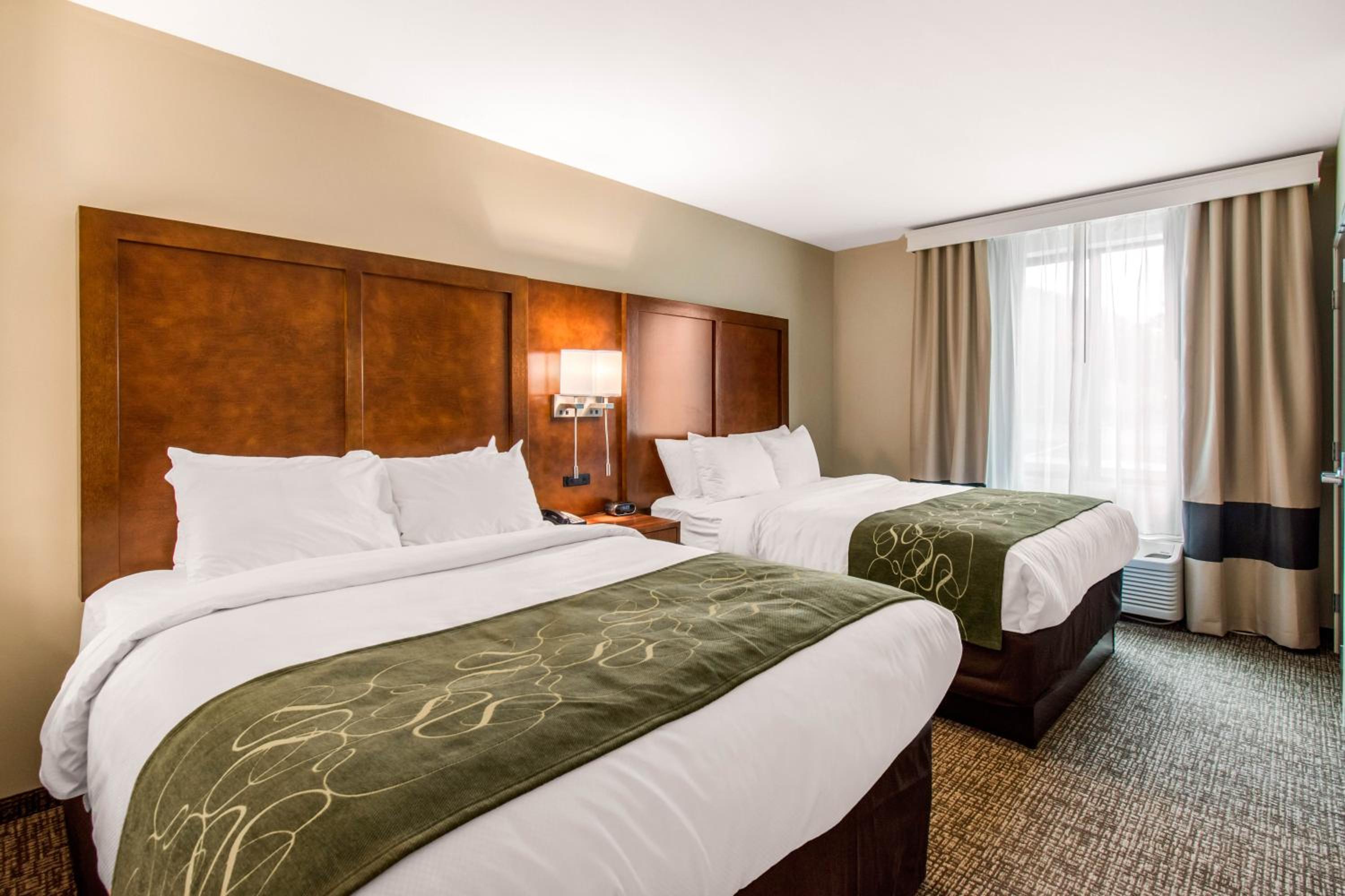 Suite with Two Queen Beds - Accessible/Non-Smoking photo 2