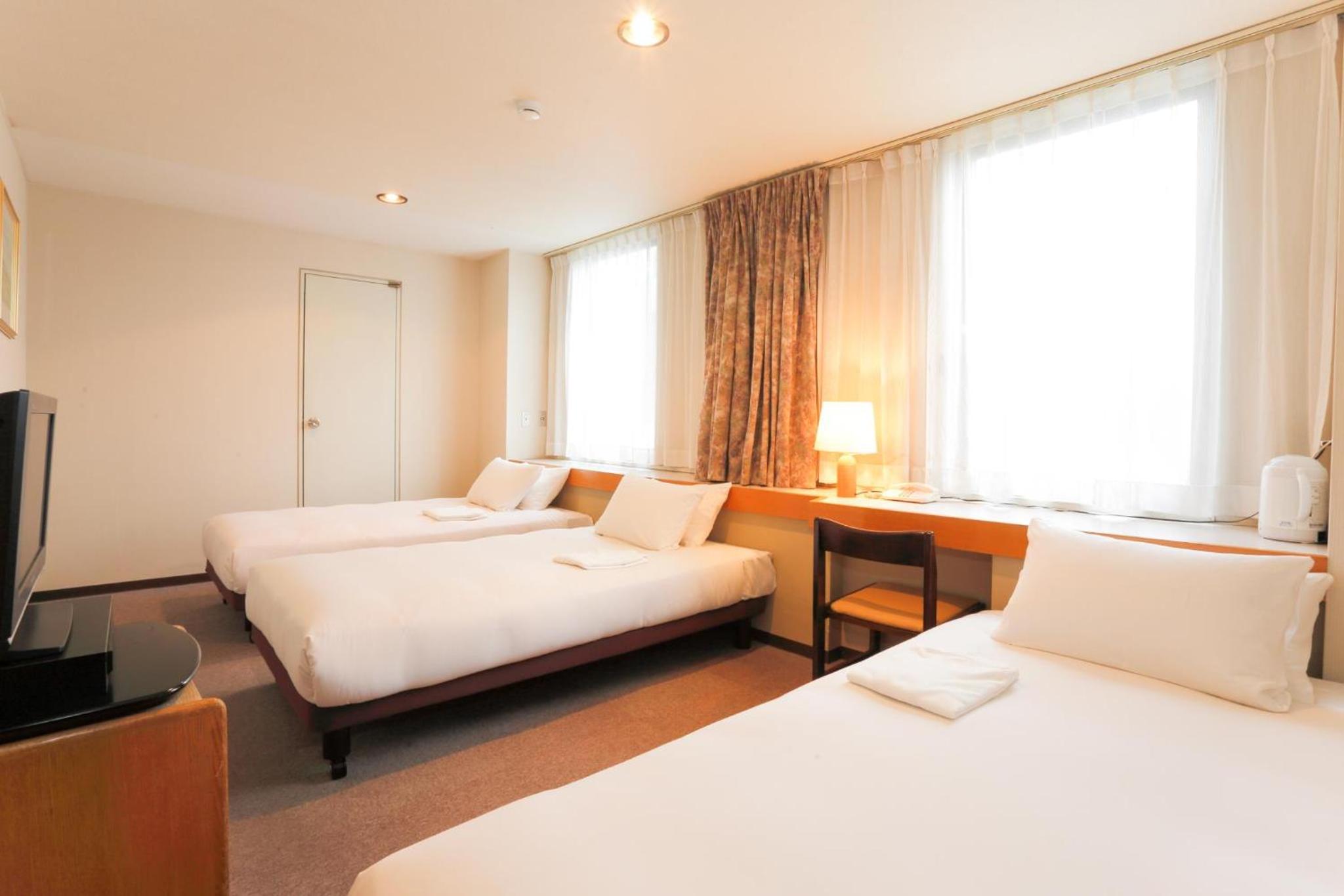 Quadruple Room - Non-Smoking - Main Building photo 2