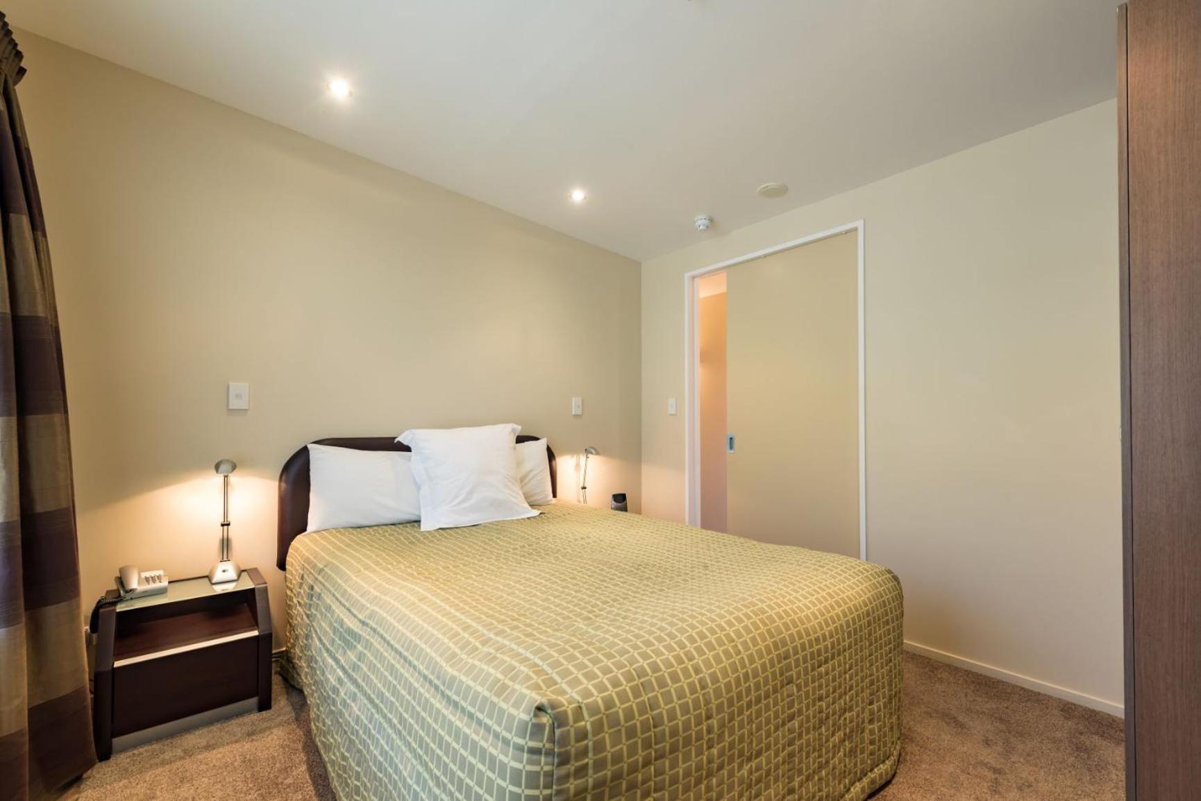 One-Bedroom Apartment - Water Front photo 2