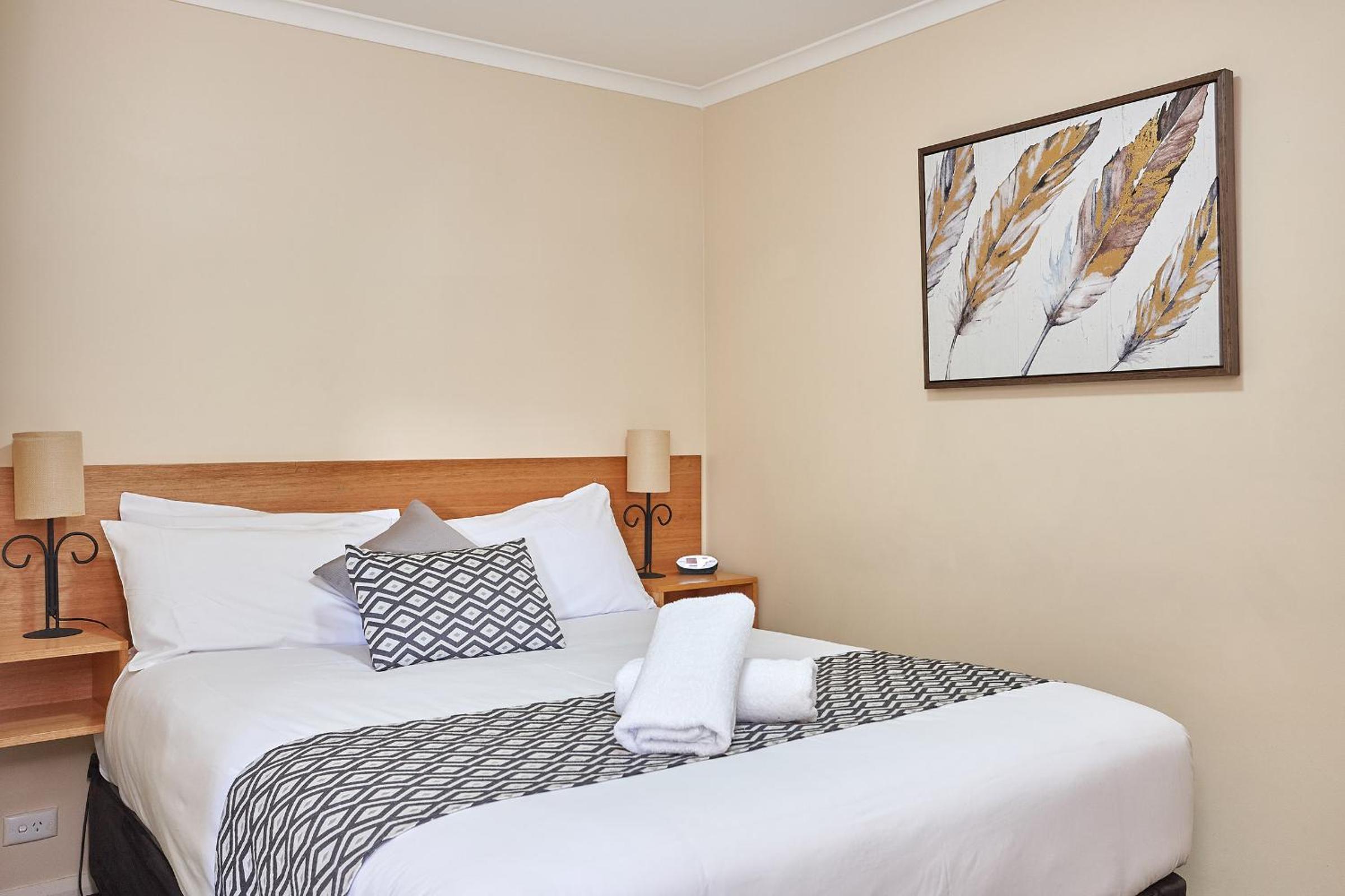 Two-Bedroom Apartment with shared Courtyard includes Free Parking and Wifi photo 1