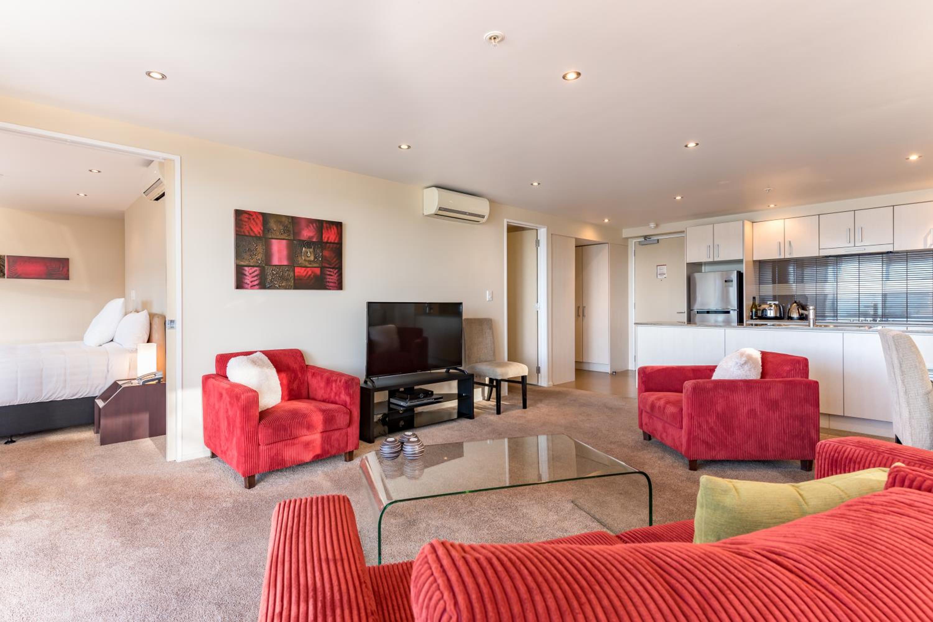 Two-Bedroom Apartment - Water Front photo 3