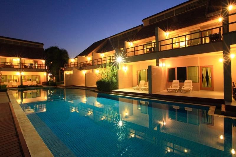 Deluxe Double or Twin Room with Pool Access - Photo 4