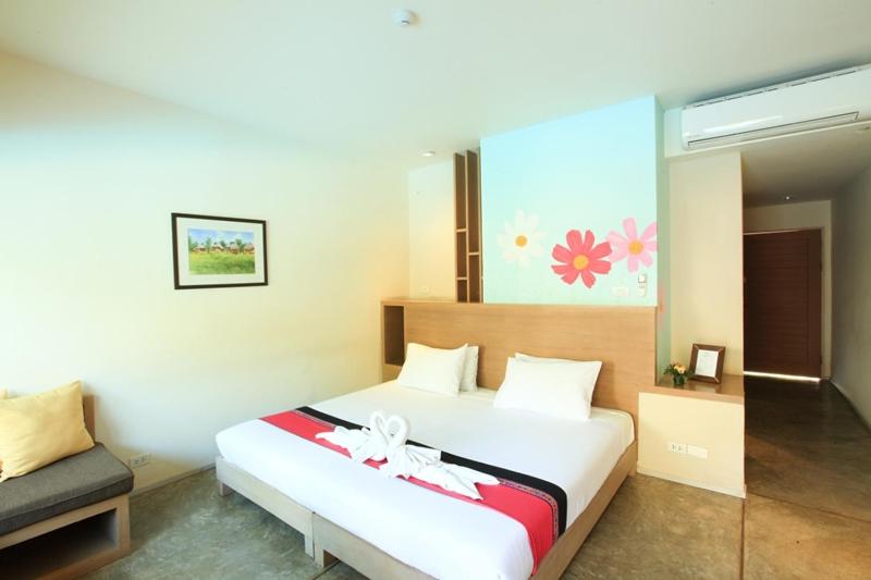 Deluxe Double or Twin Room with Pool Access - Photo 12