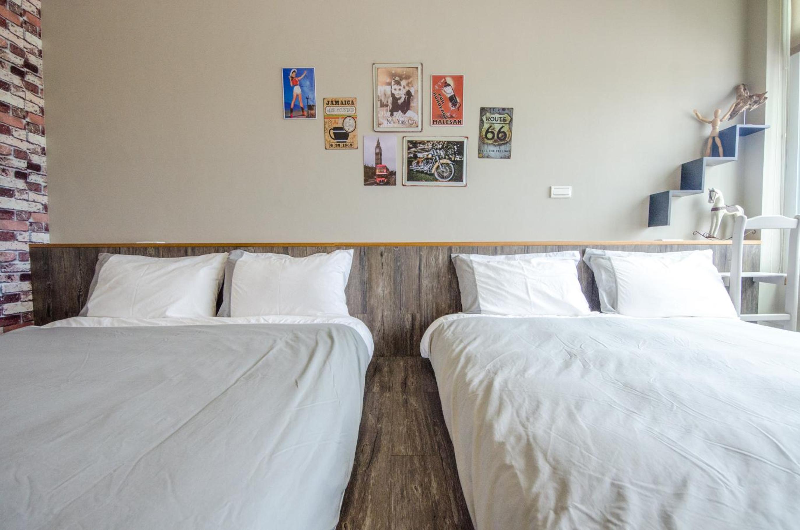 Quadruple Room with Private Bathroom photo 2