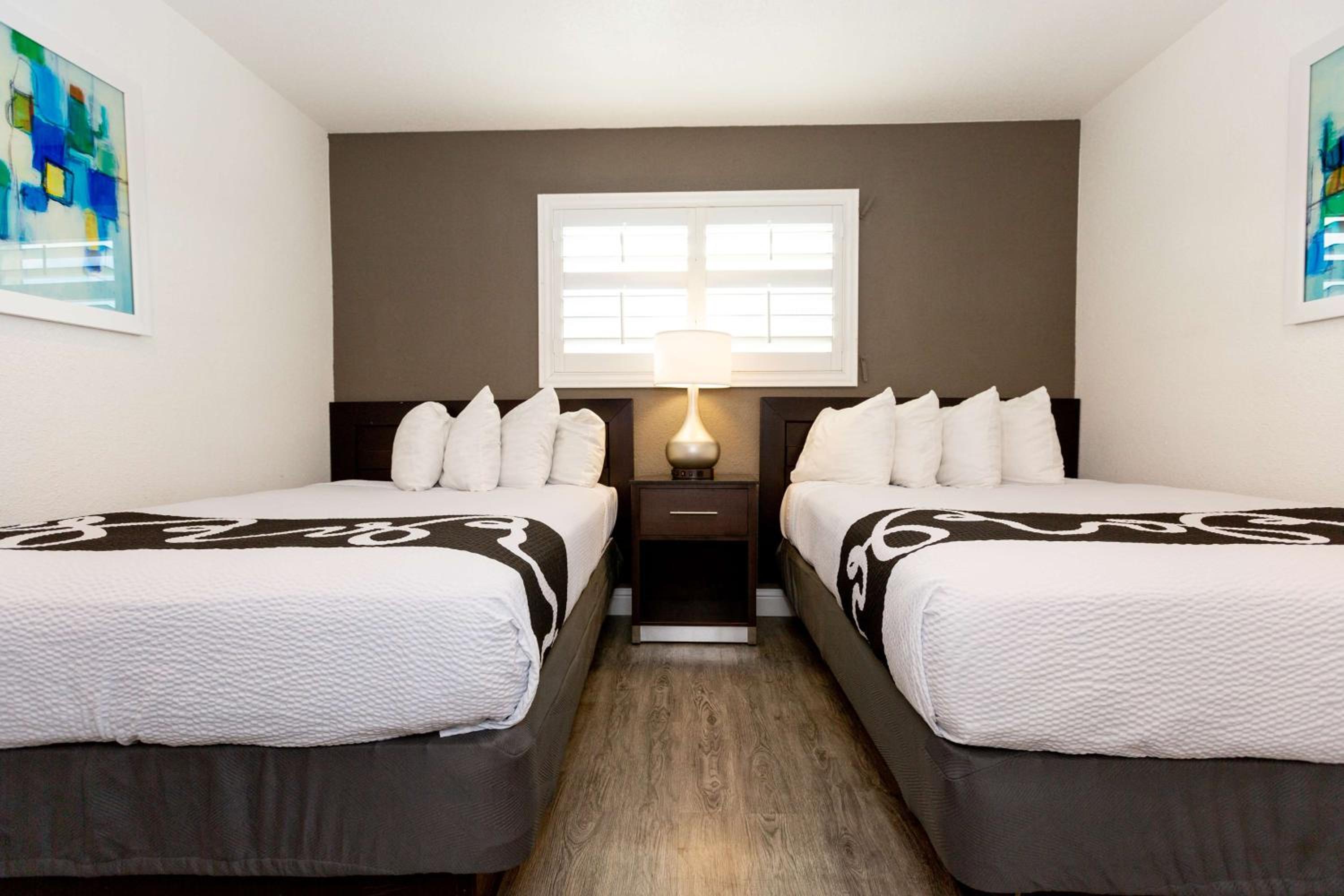 Suite with One Queen and Two Double Beds - Non-Smoking photo 2