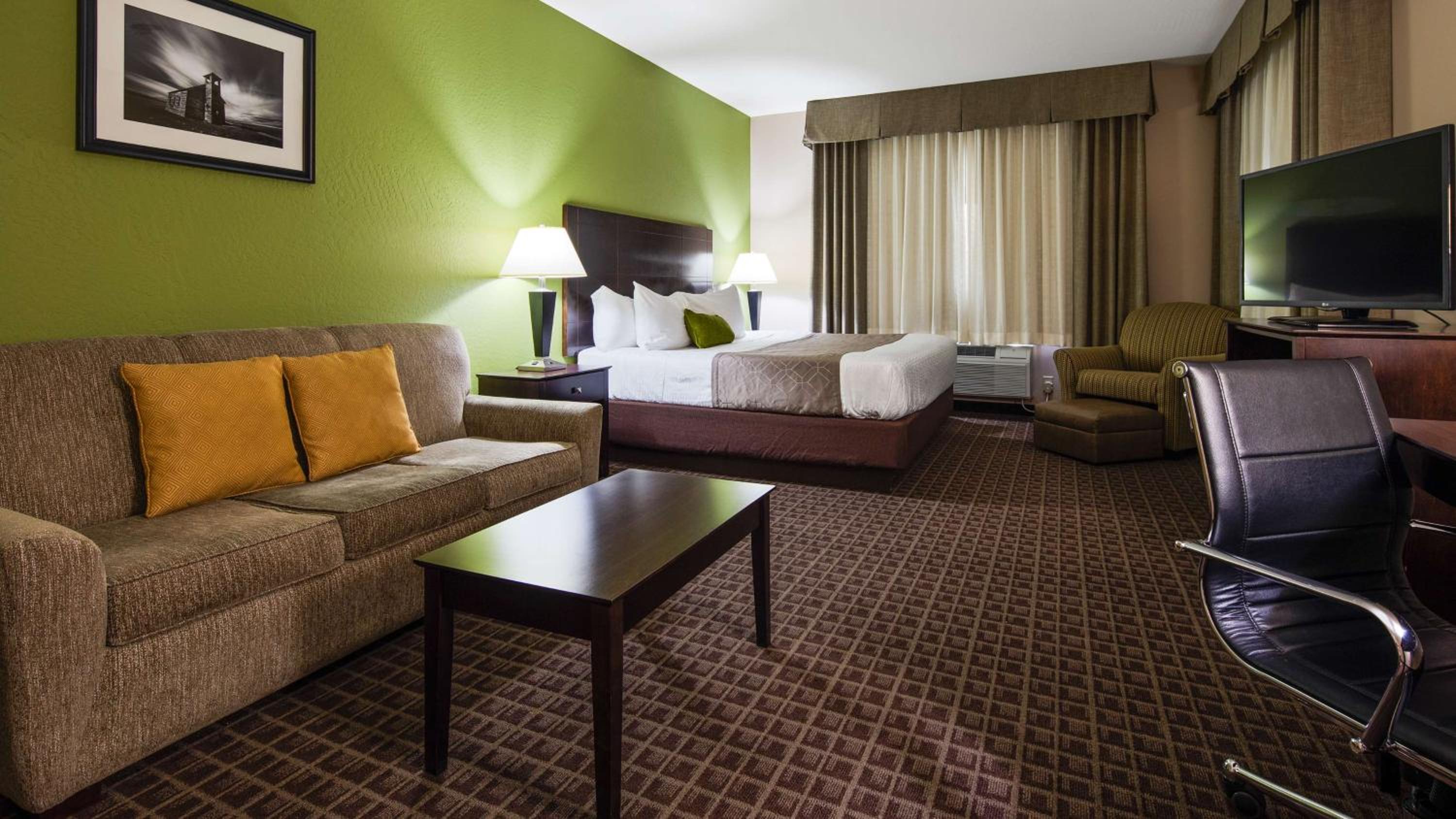 King Room With Sofa Bed And Roll-In Shower - Disability Access/Non-Smoking photo 1