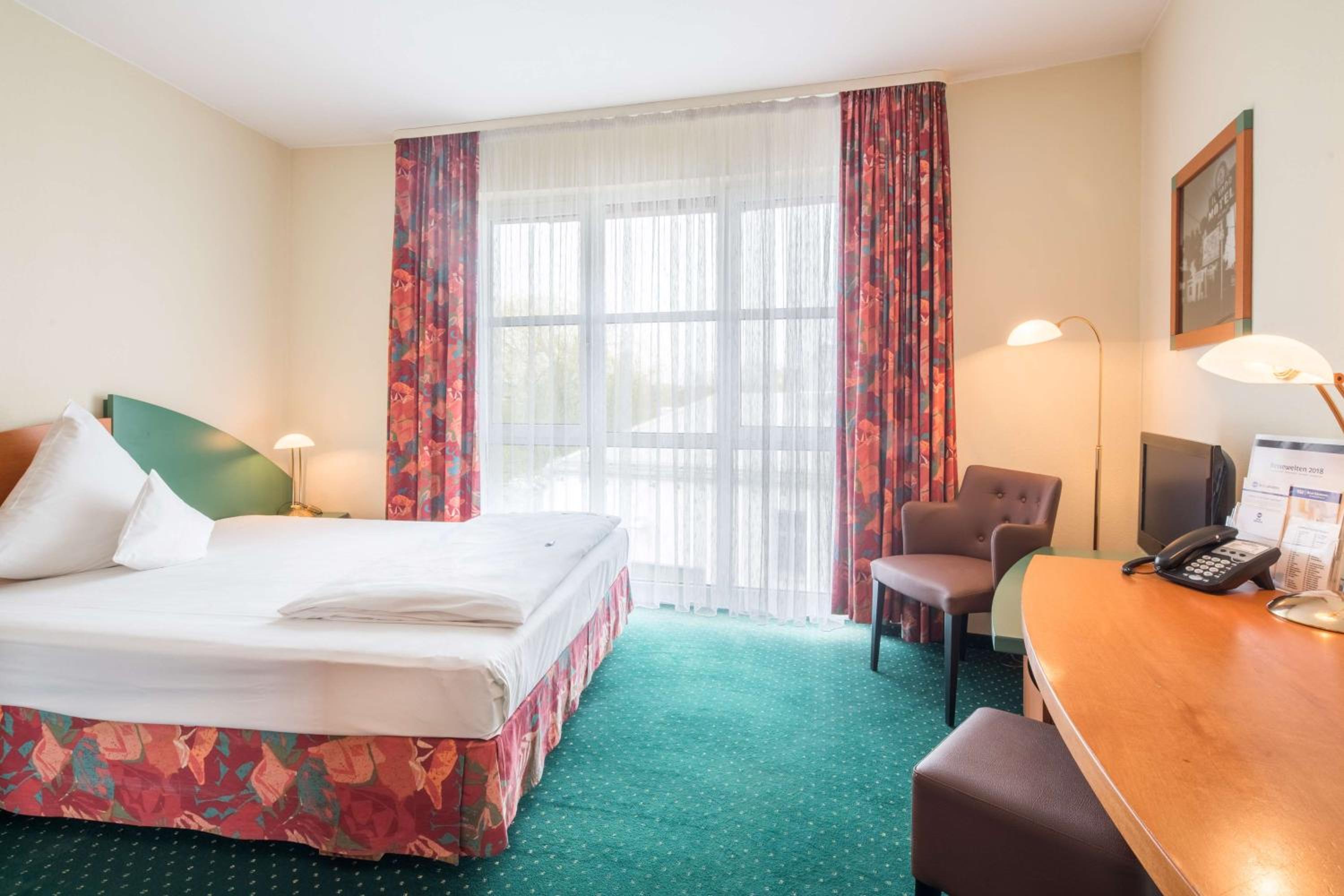 Queen Room photo 1