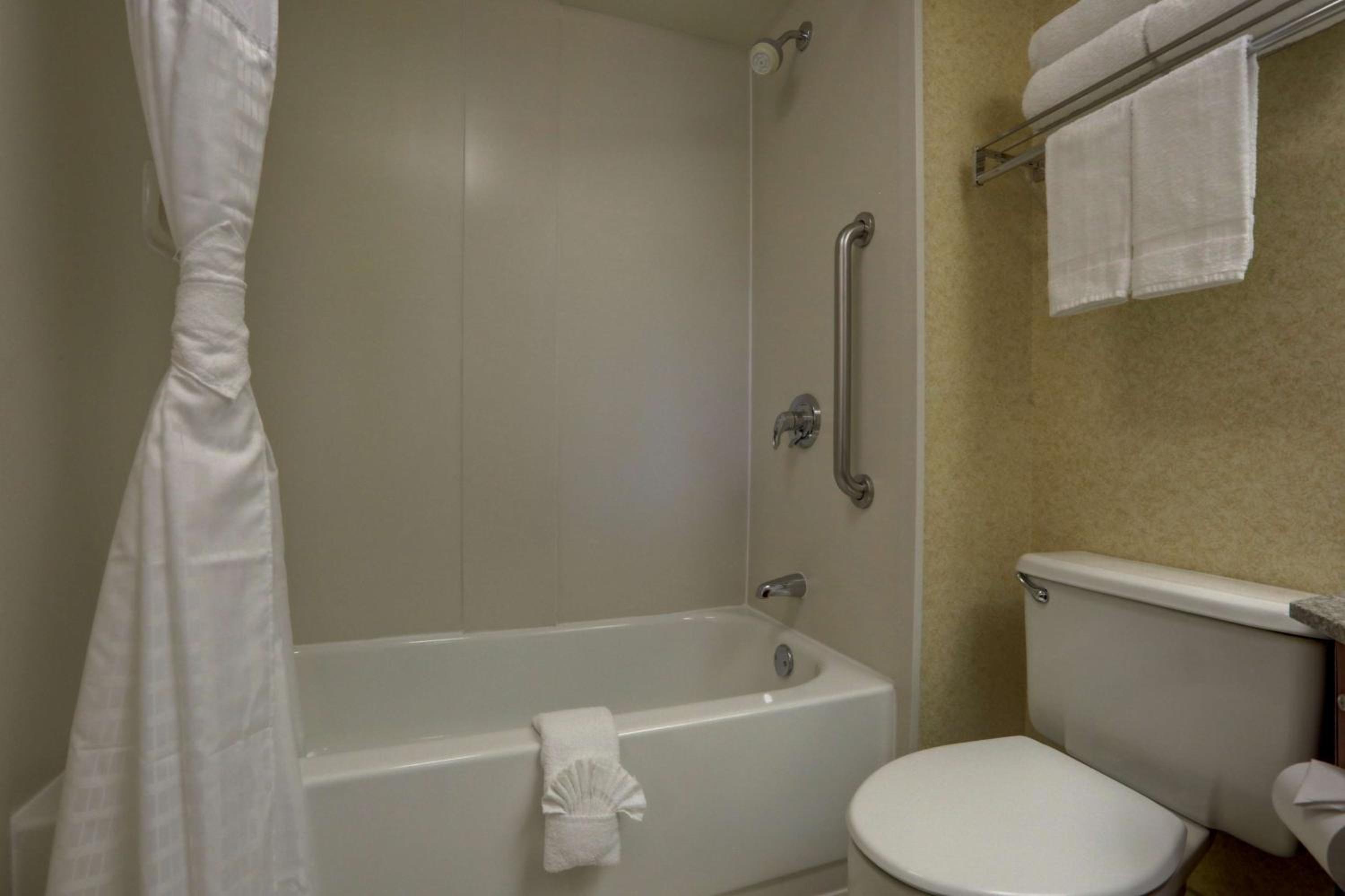 Queen Room - Non-Smoking - Photo 2