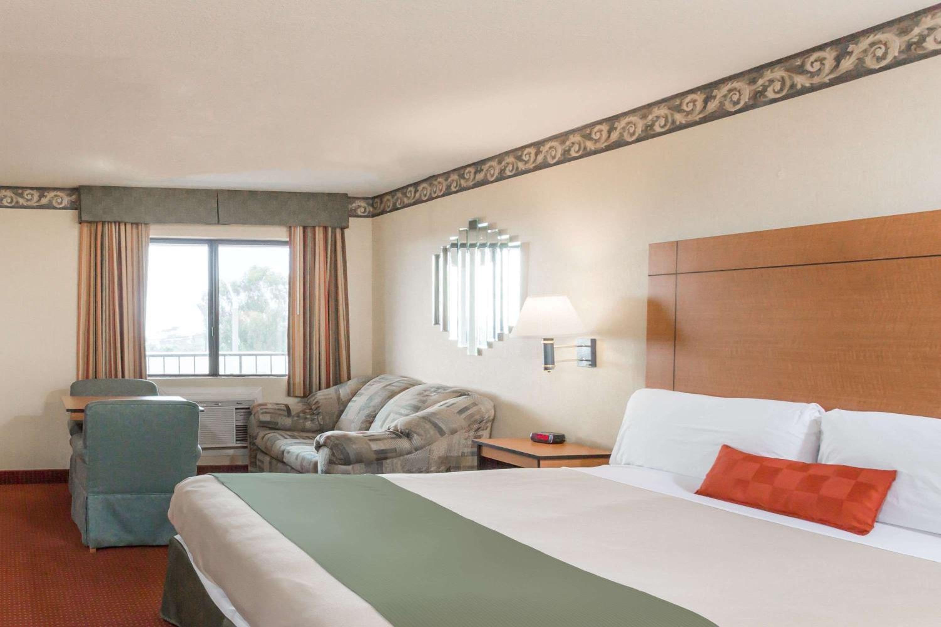  King Room - Non-Smoking  - Photo 1