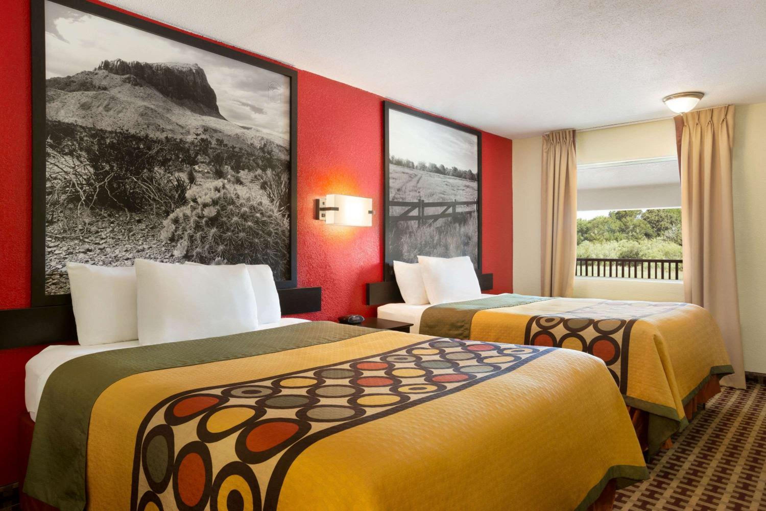 Queen Room with Two Queen Beds - Non-Smoking - Photo 1