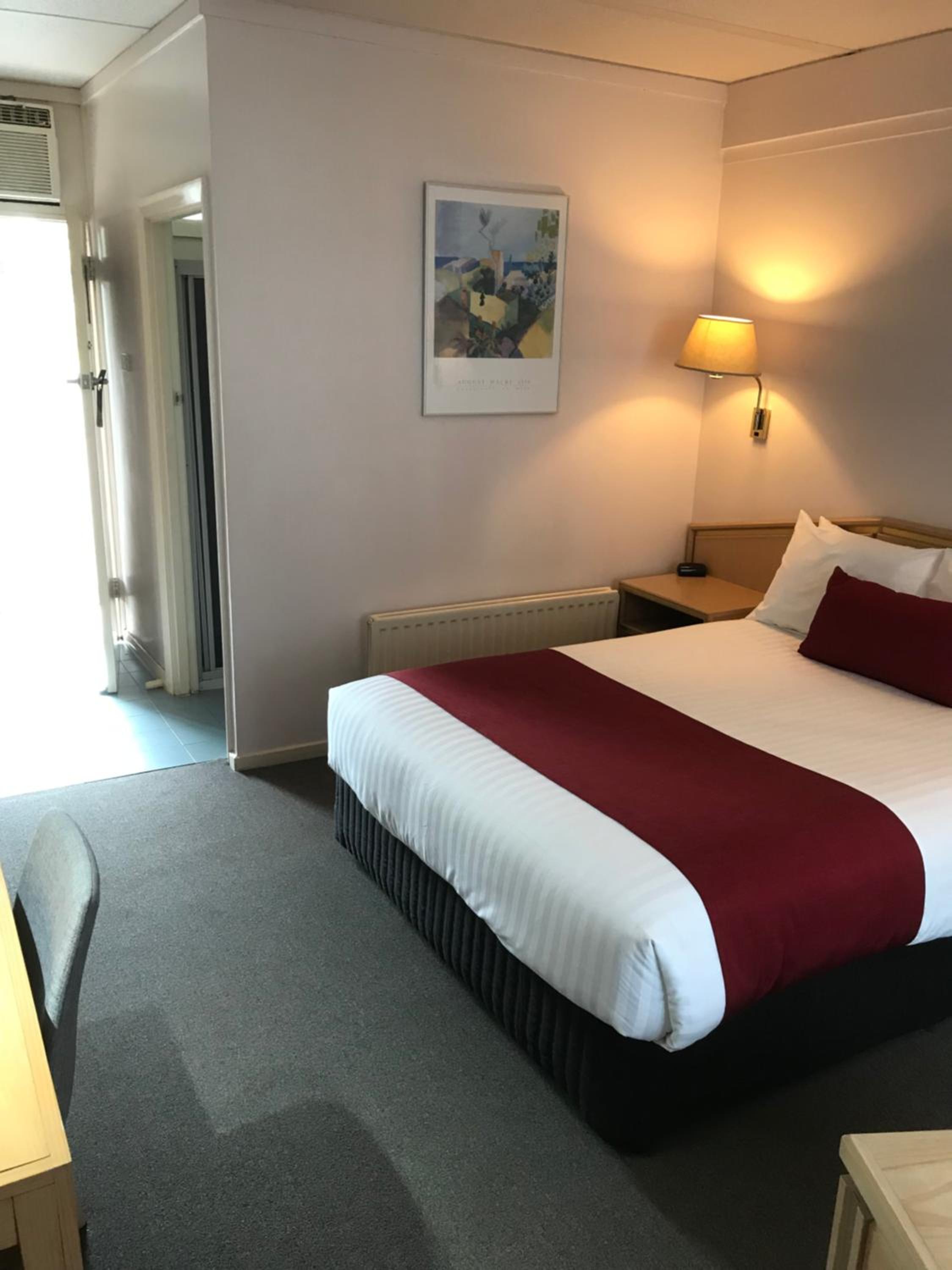 Deluxe Queen Room with Pool View - Non-Smoking - Photo 3