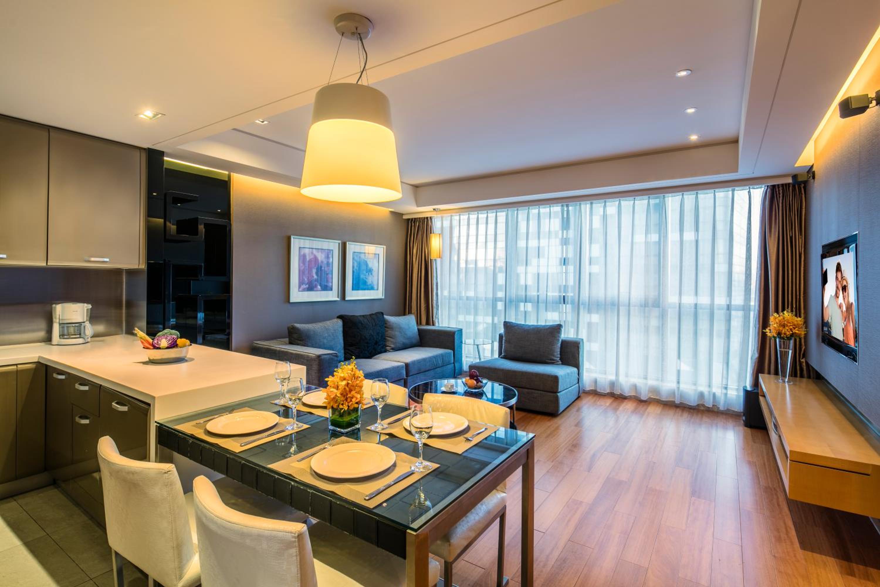 Premier One-Bedroom Apartment - Photo 1