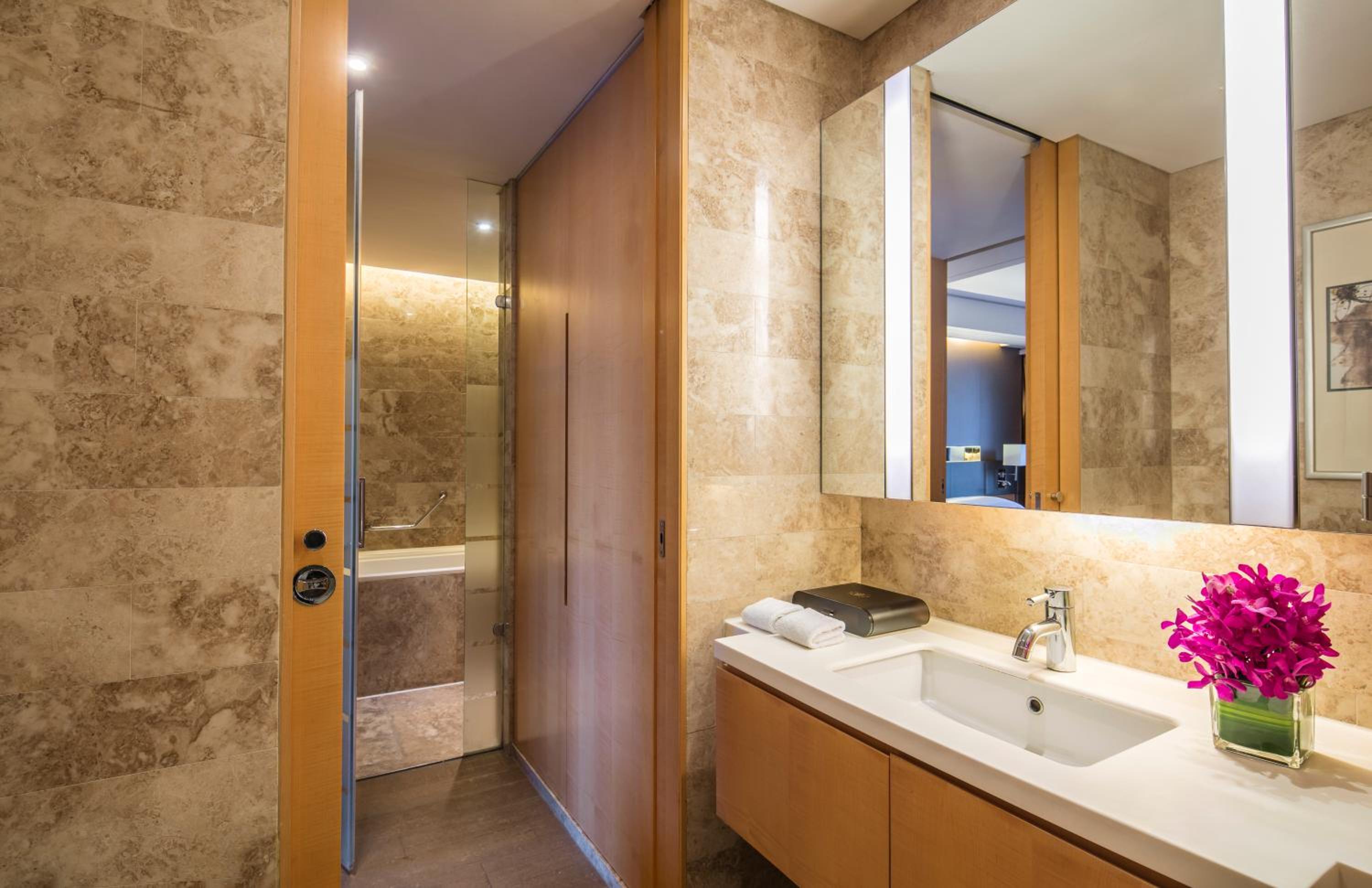 Executive One-Bedroom Apartment - Photo 10