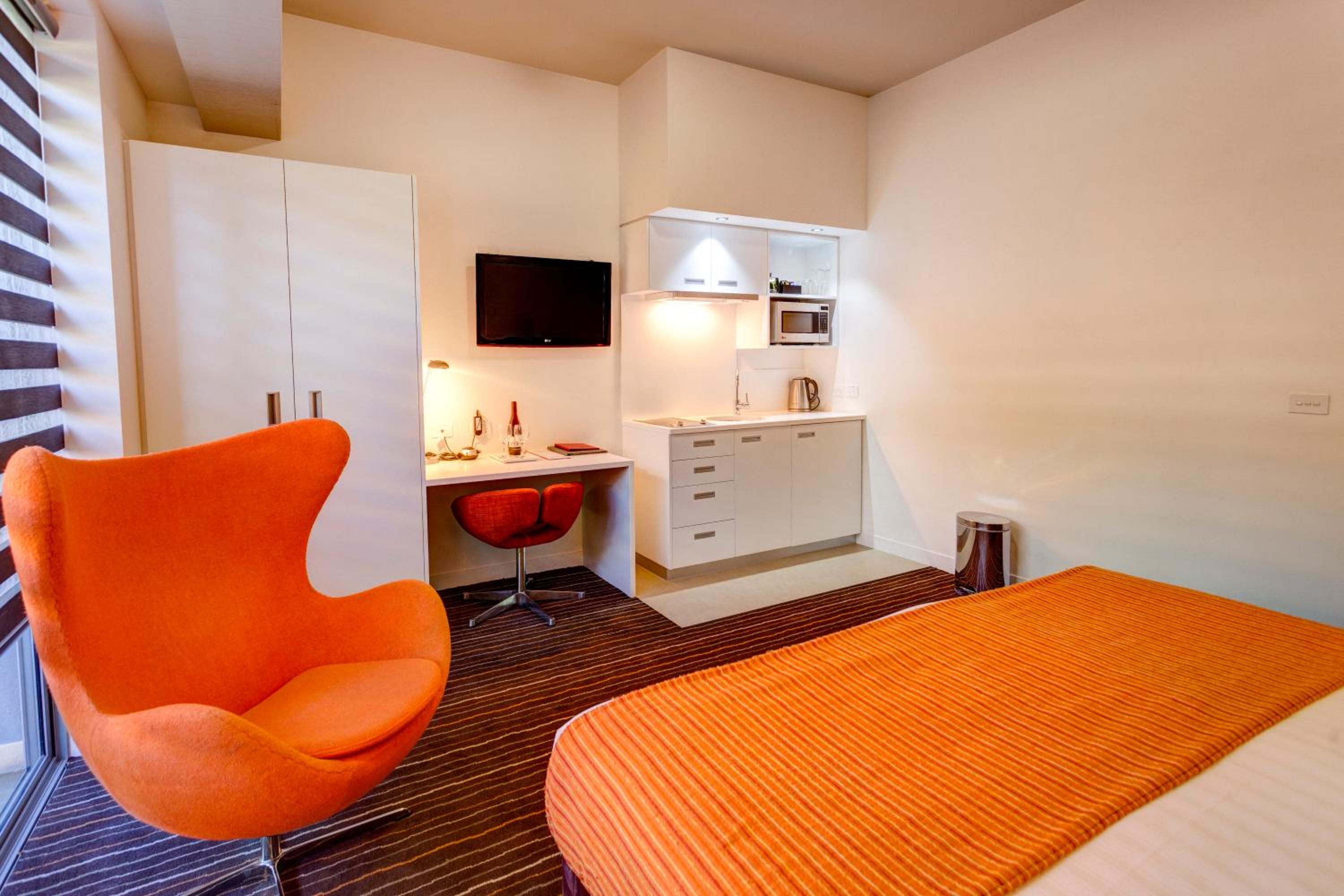Two-Bedroom Interconnecting Room - Photo 2