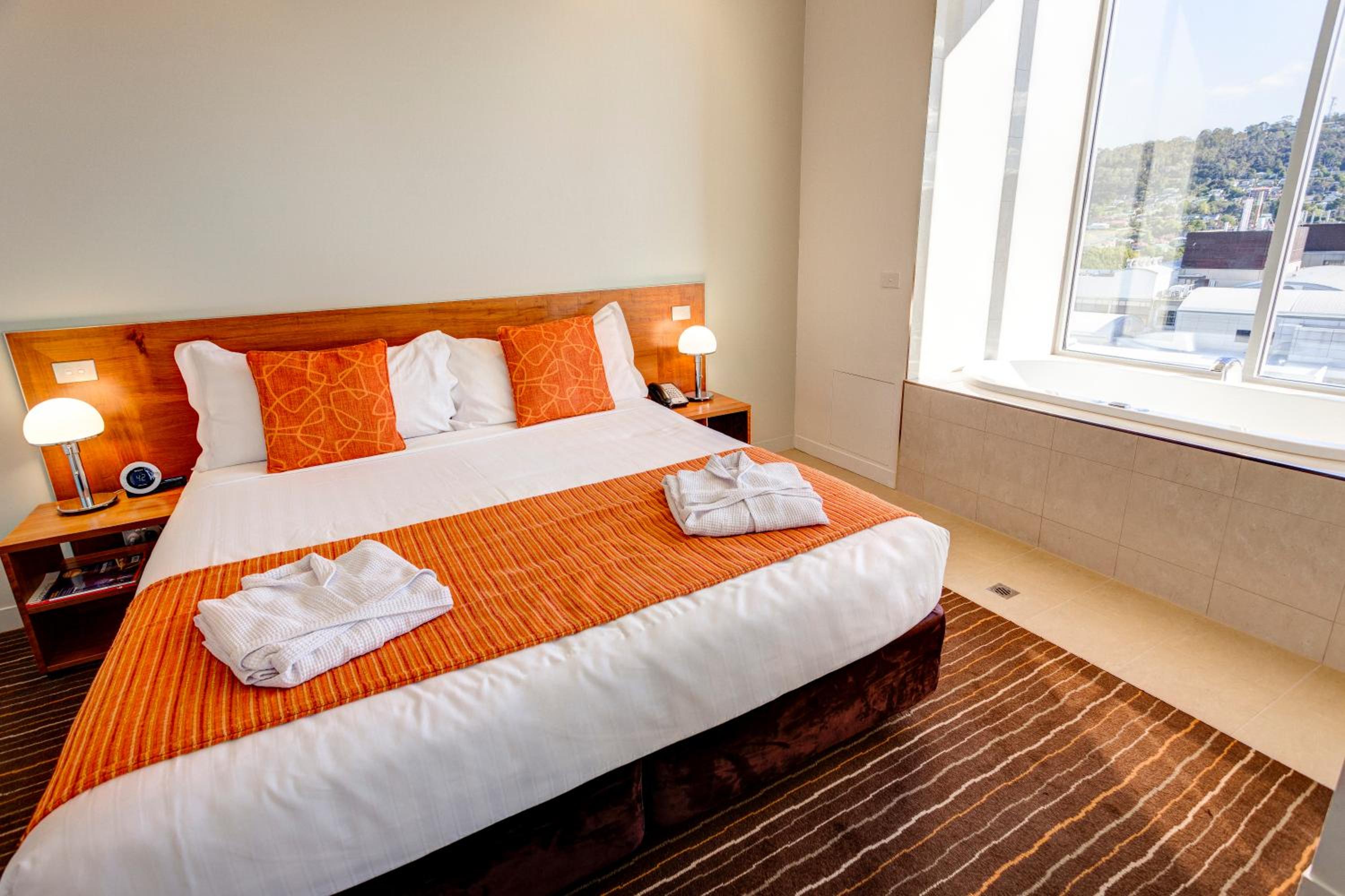 One-Bedroom Apartment with Spa - Photo 1
