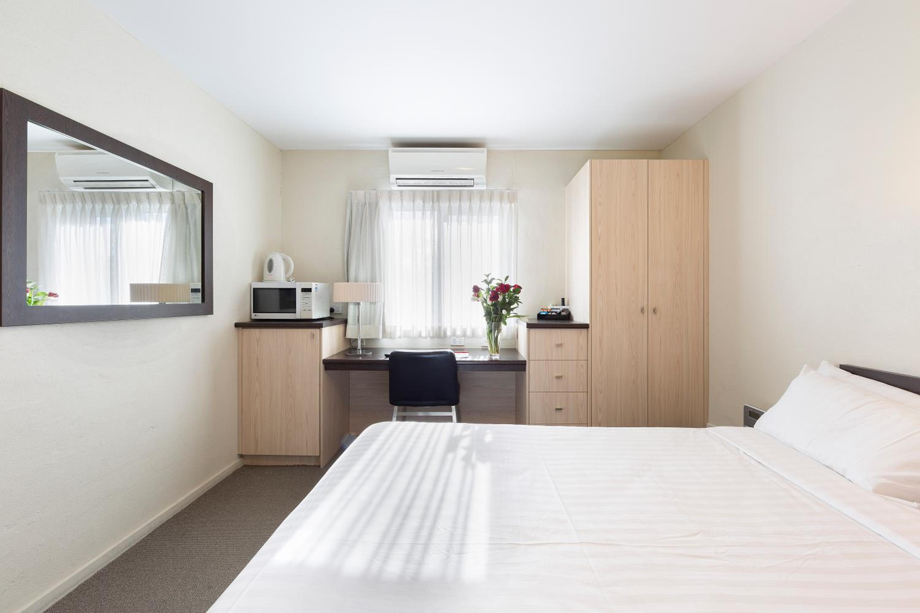 Standard Queen Room - Photo 6