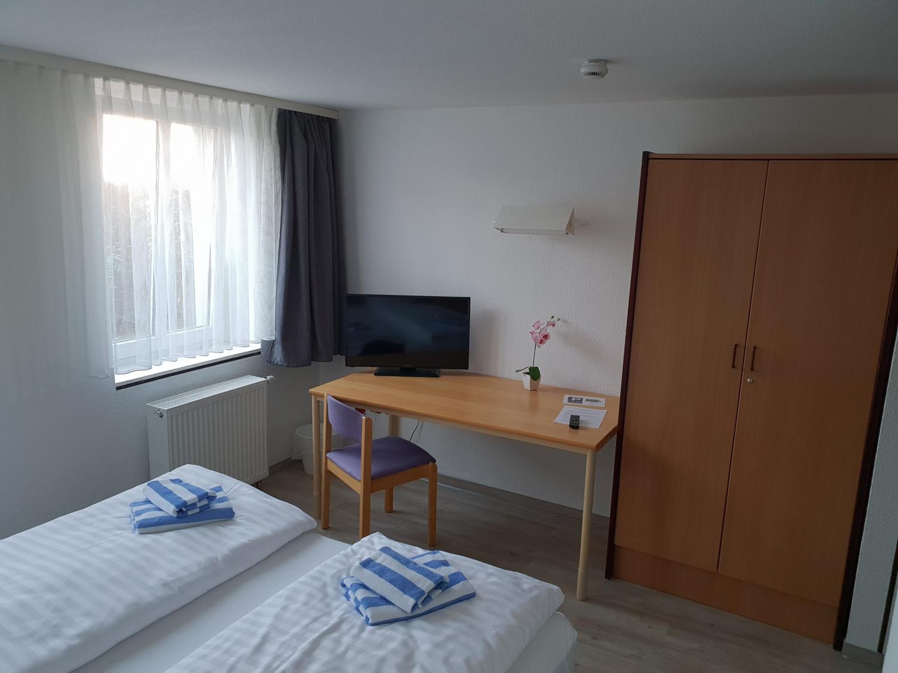 Double Room - Below Ground Level - 03 photo 1