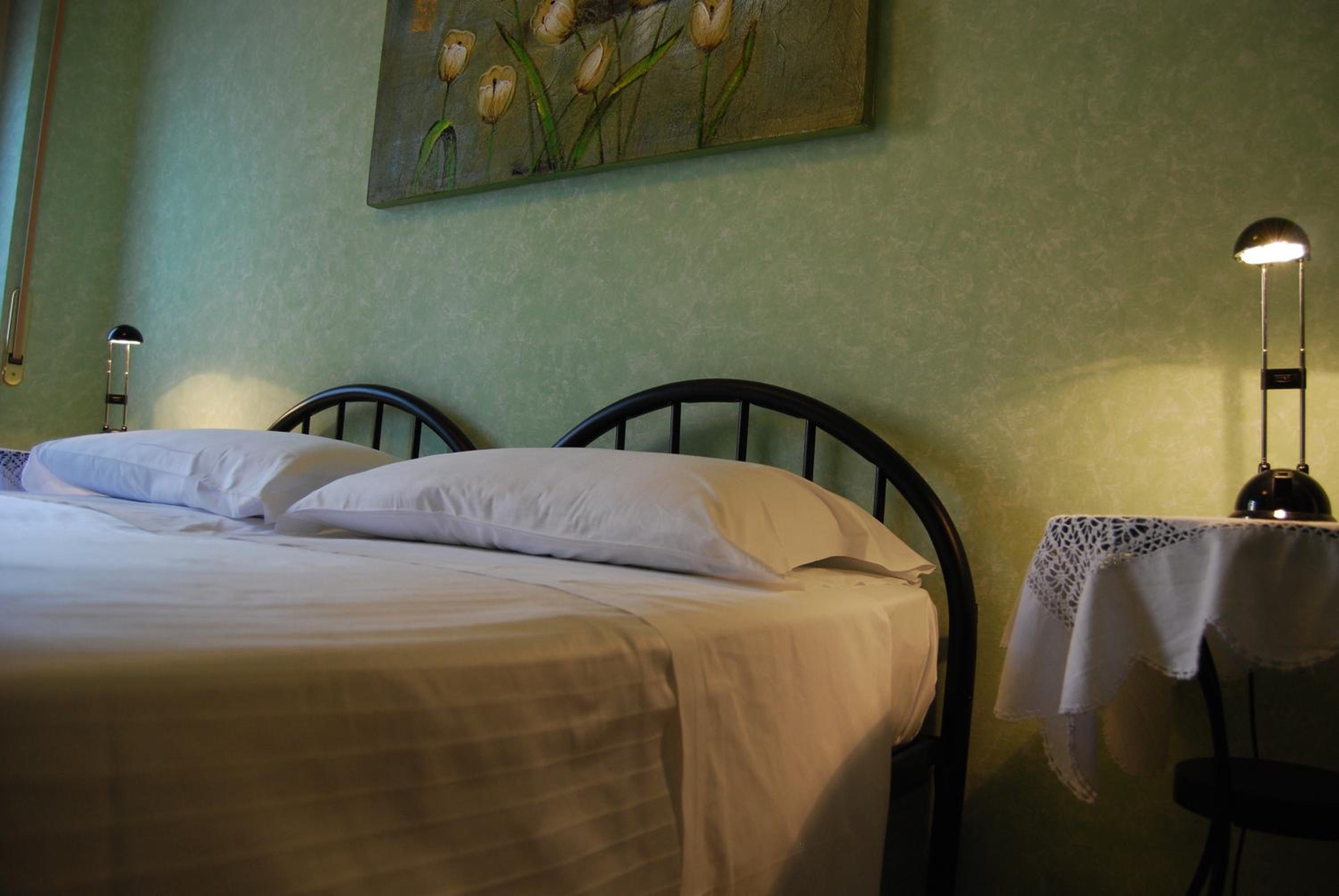 Triple Room with Private Bathroom - Photo 8