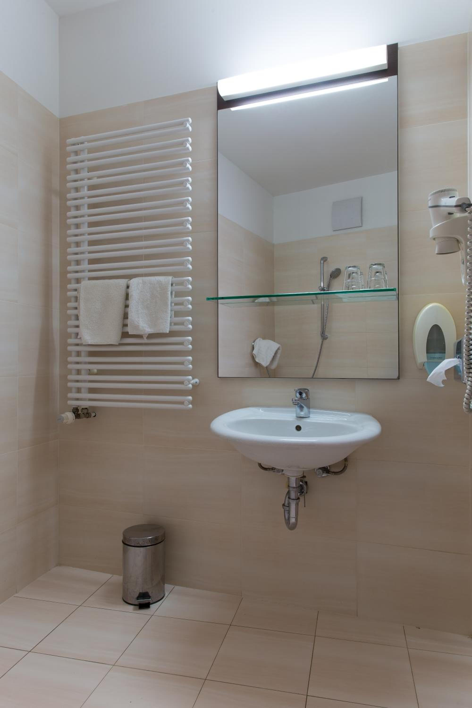 Double Room - Photo 15