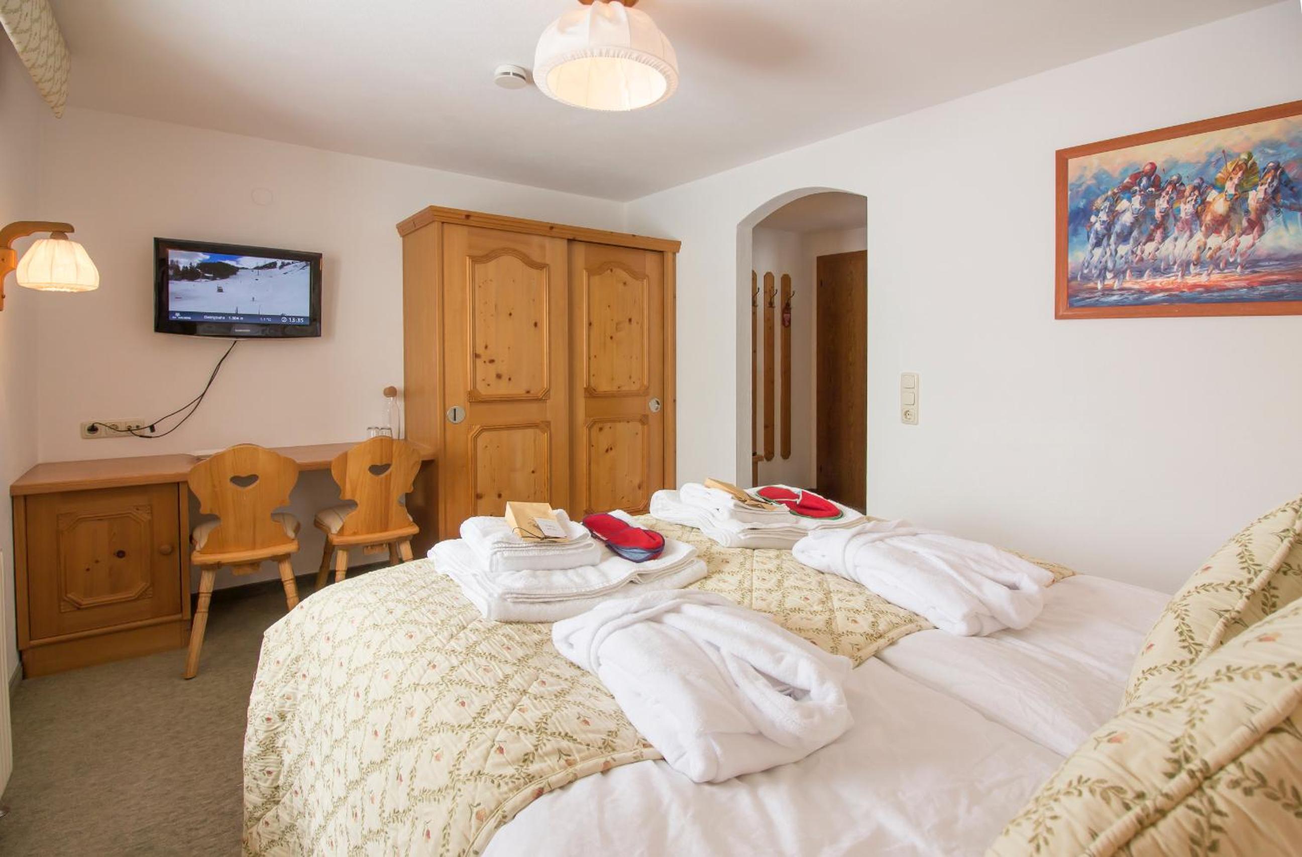 Double or Twin Room photo 2