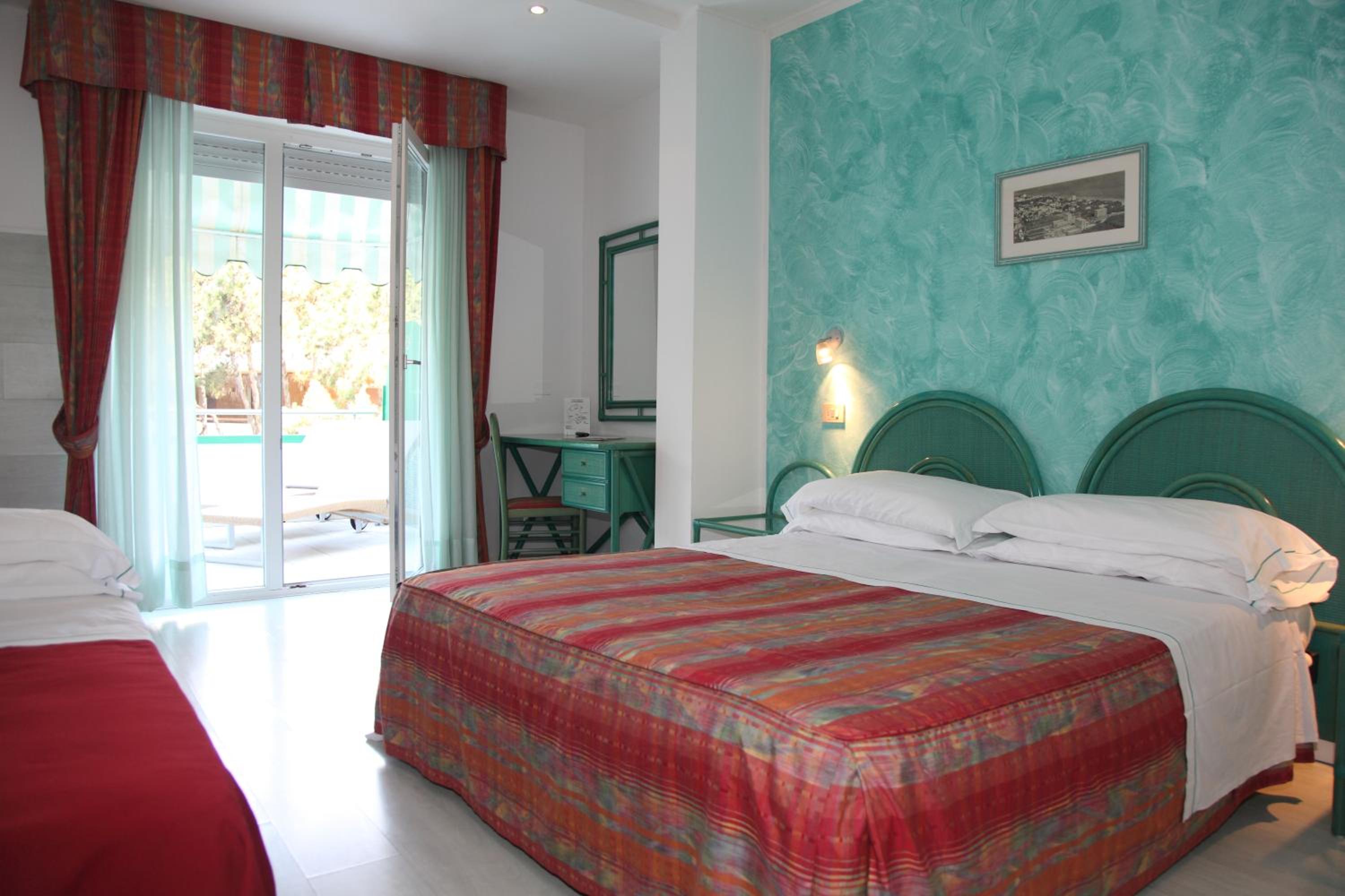 Deluxe Quadruple Room photo 1