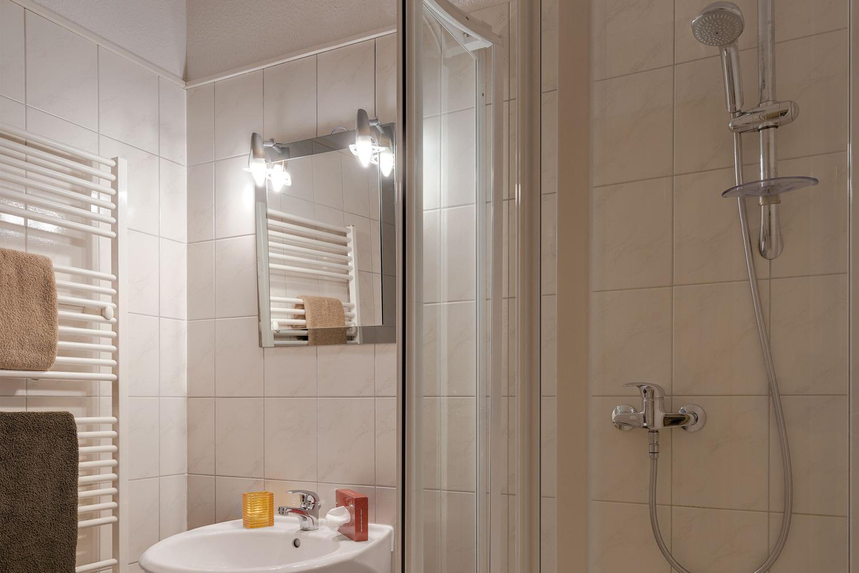 Standard Double Room - Photo 3