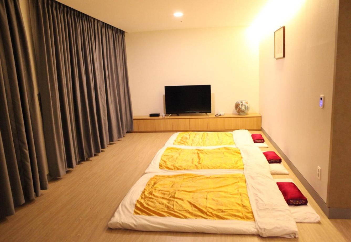 Family Room - Photo 3