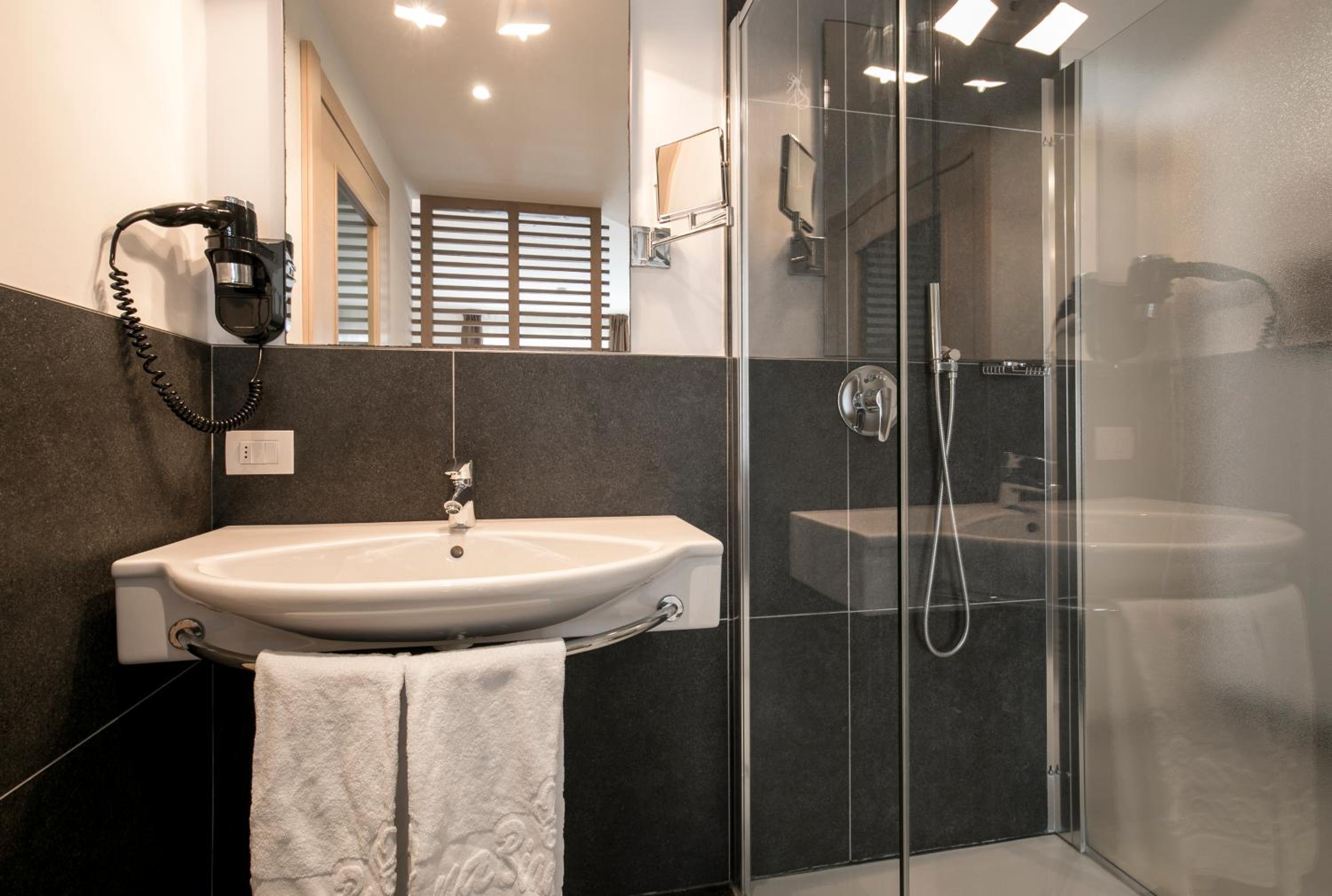 Junior Suite (3 Adults) - Photo 4