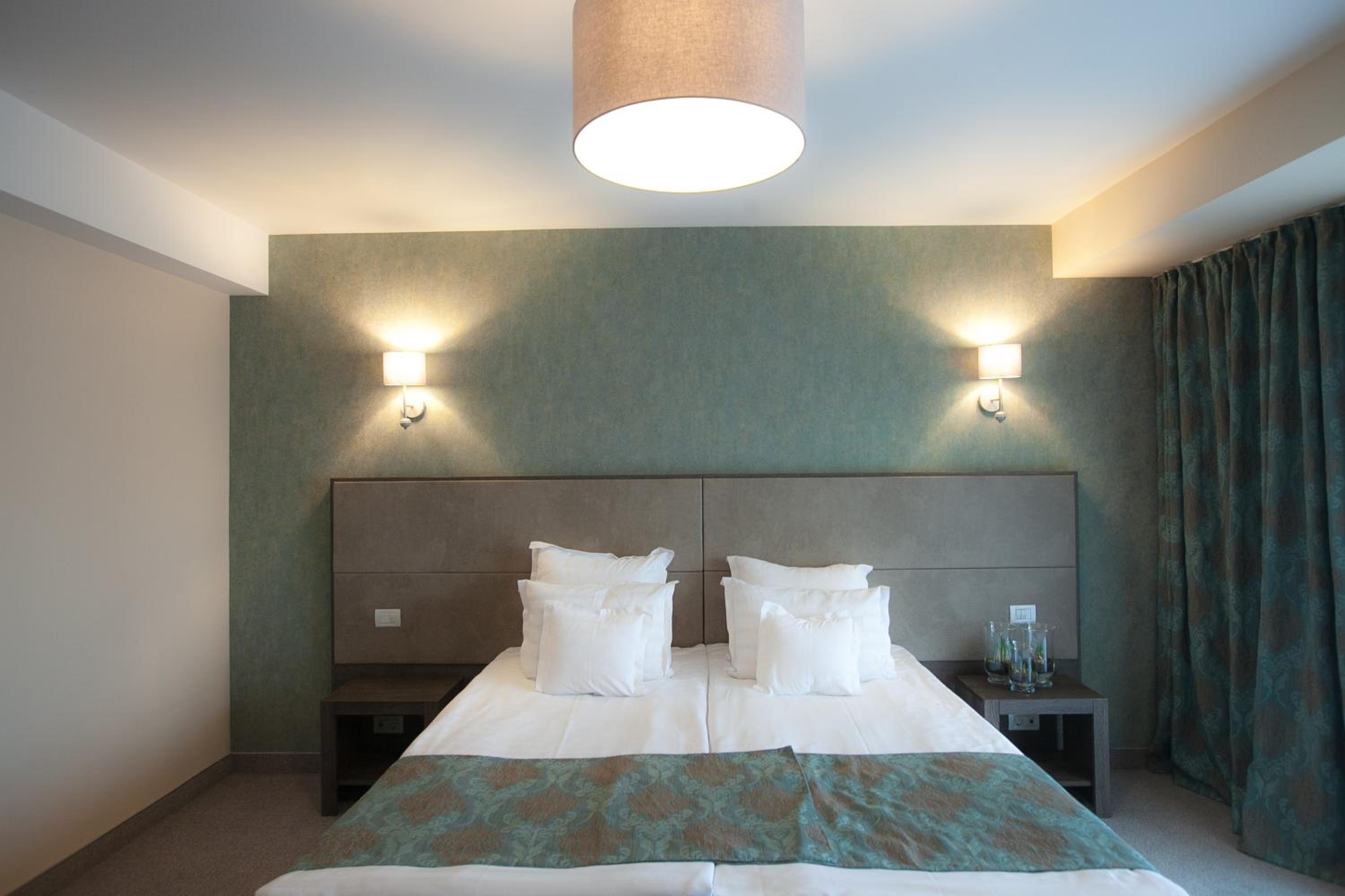 Standard Double Room - Photo 13