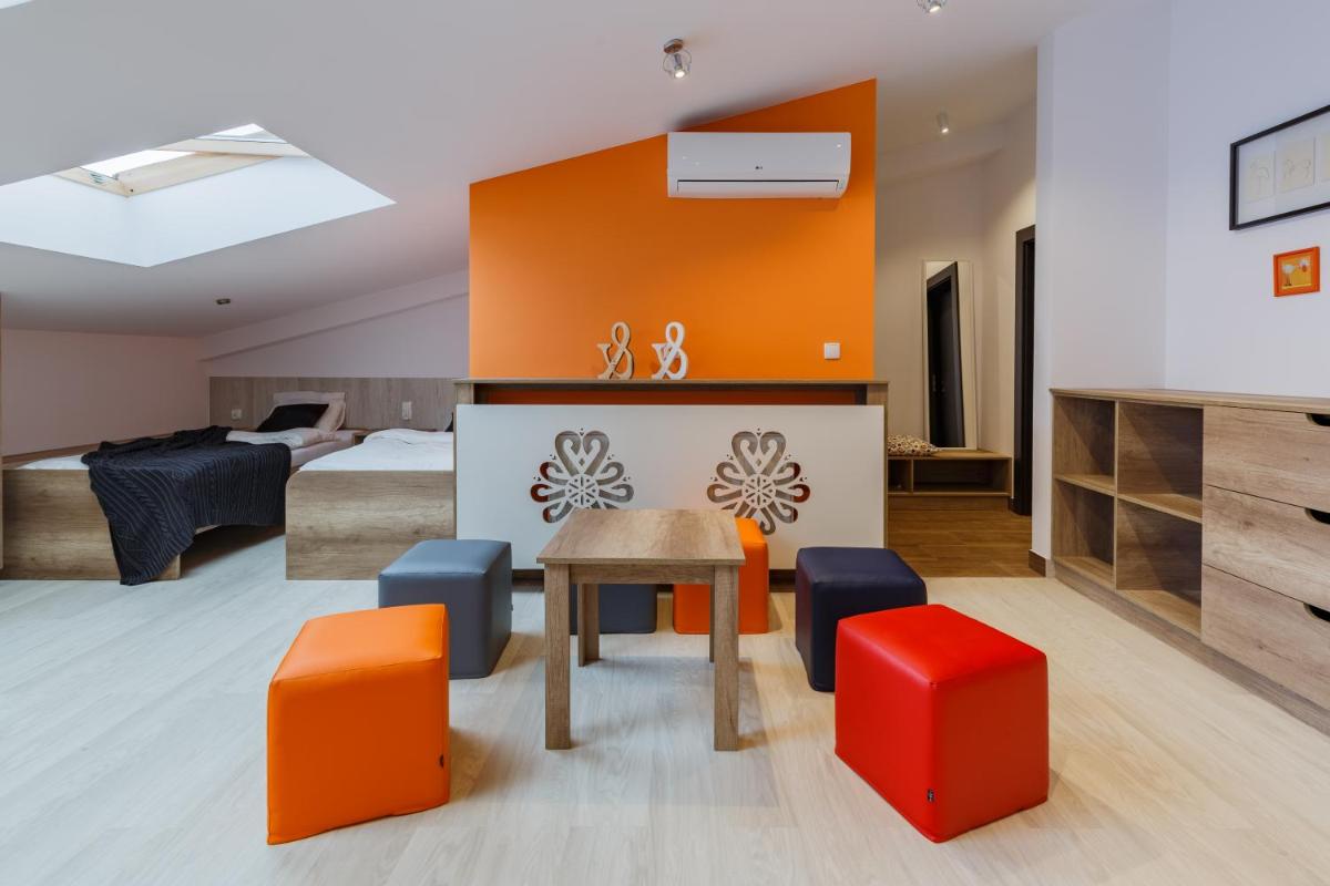 Superior Family Room photo 2