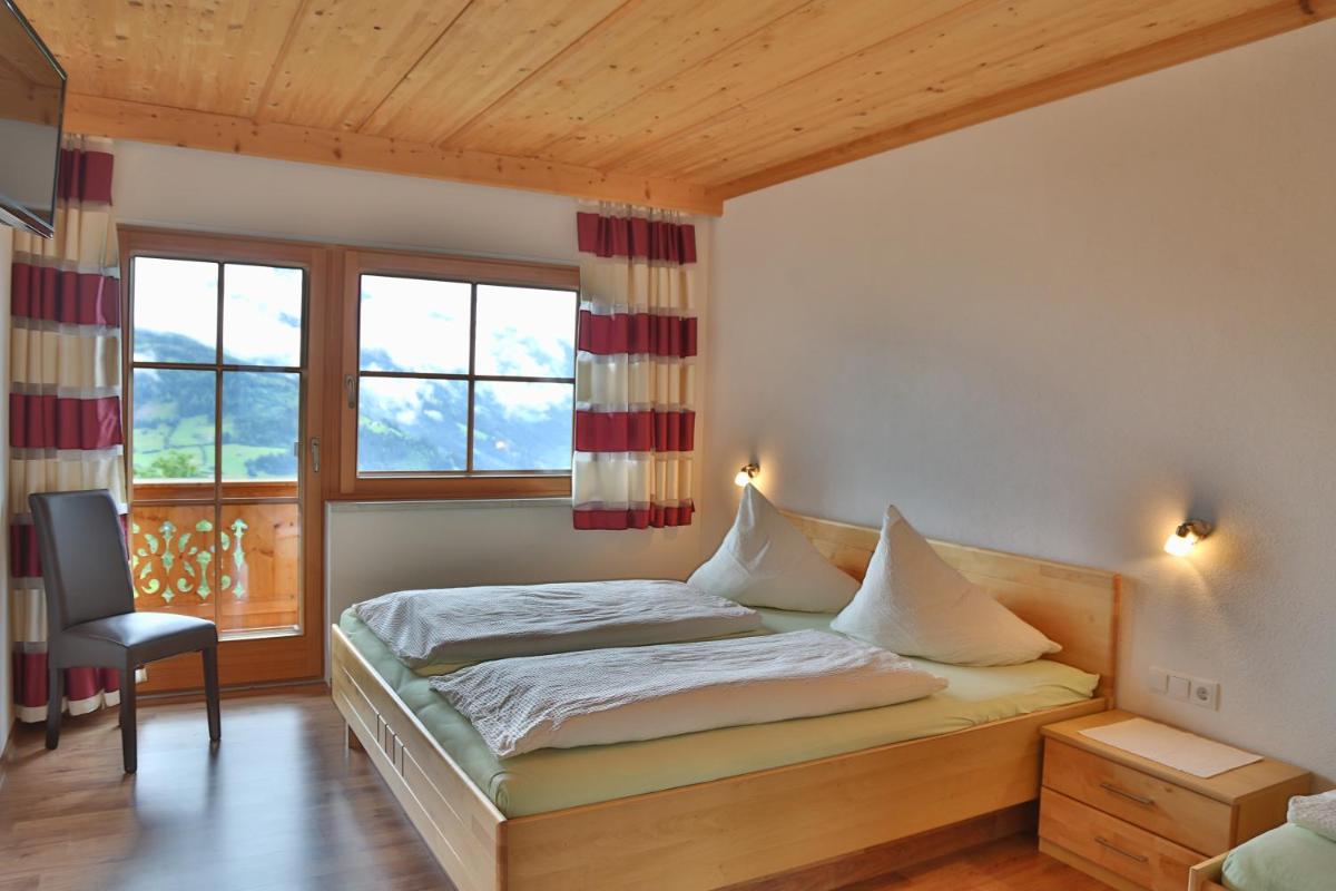 Two-Bedroom Apartment with Mountain View photo 2