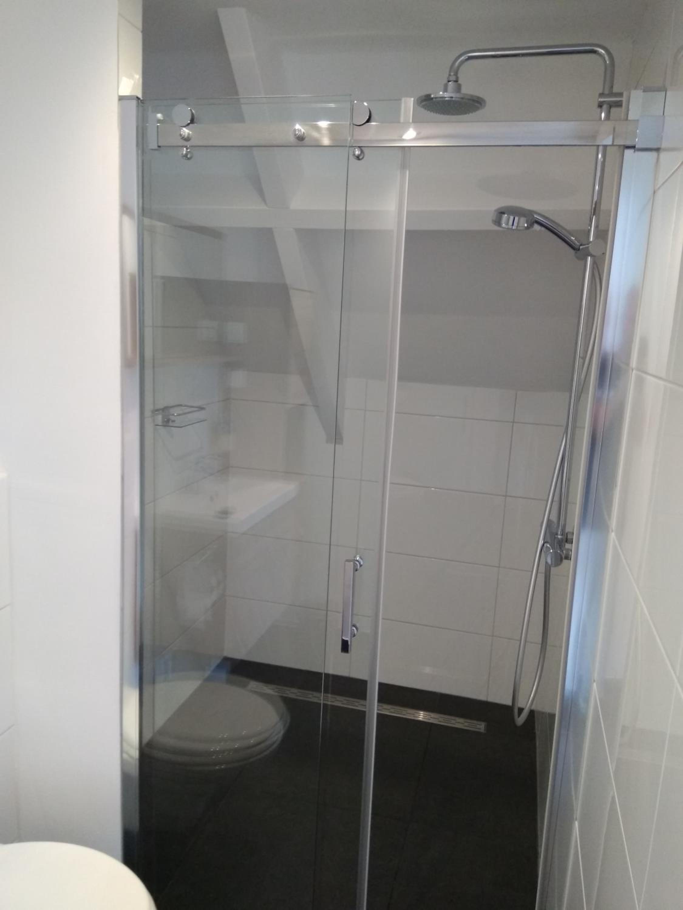 Double Room with Private Bathroom - Photo 10