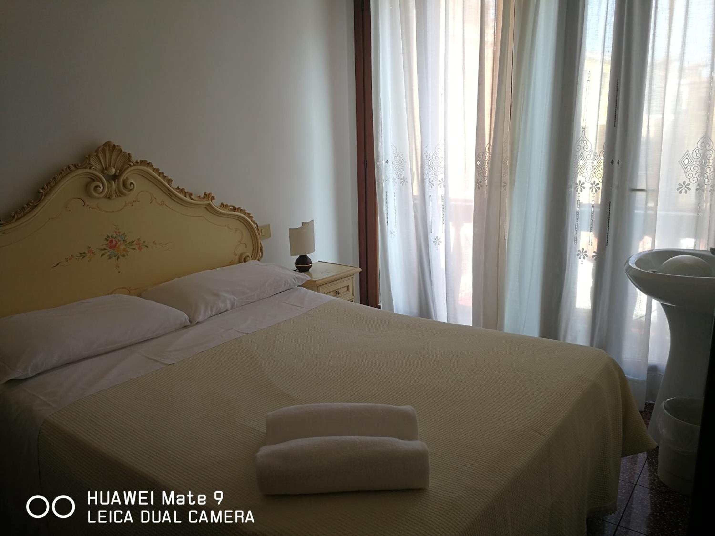 Double Room with Private External Bathroom photo 1