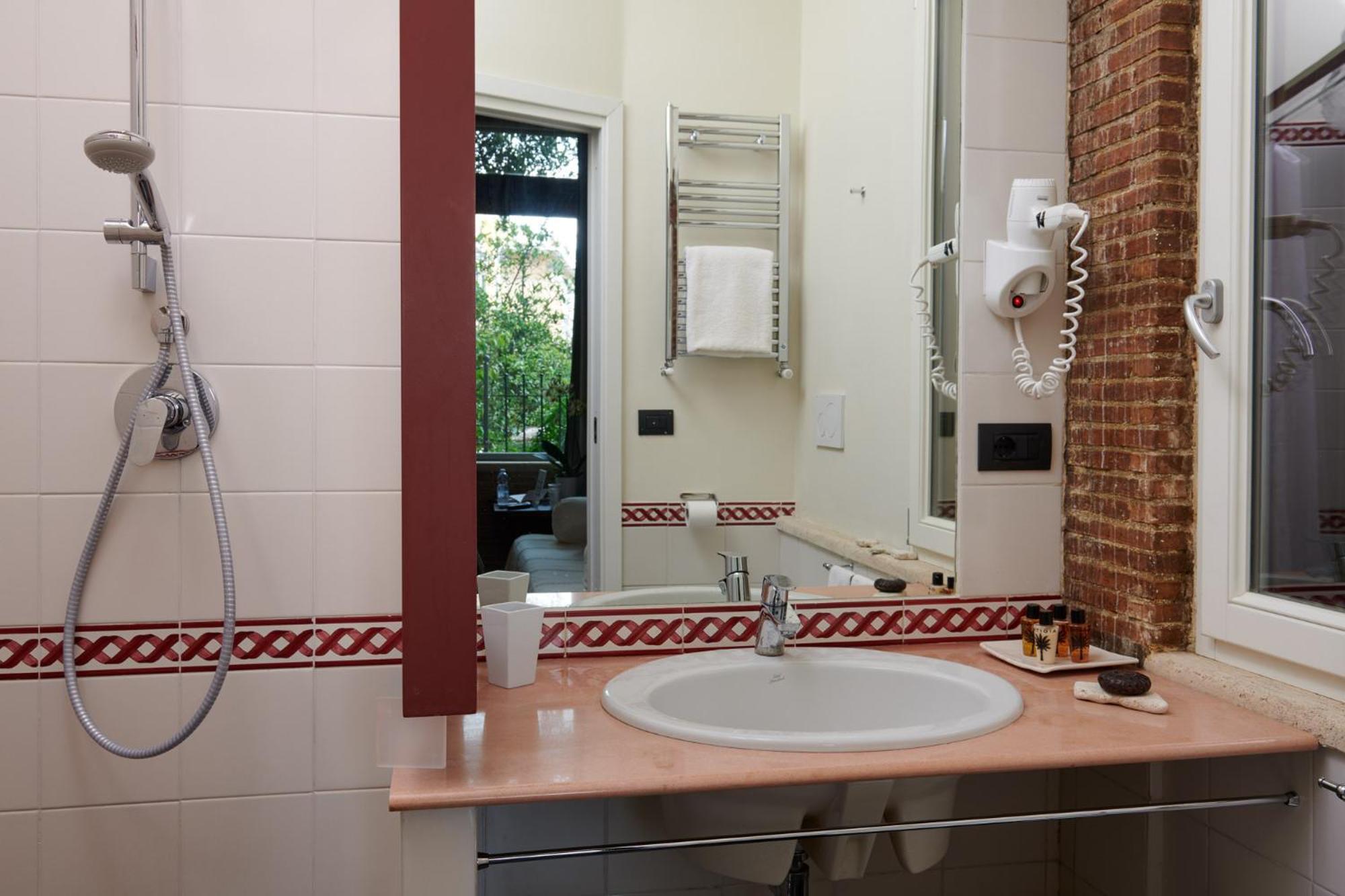 Queen Room with Garden View photo 3