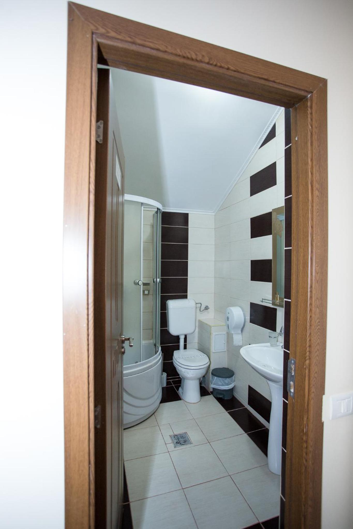 Single Room With Bathroom photo 3