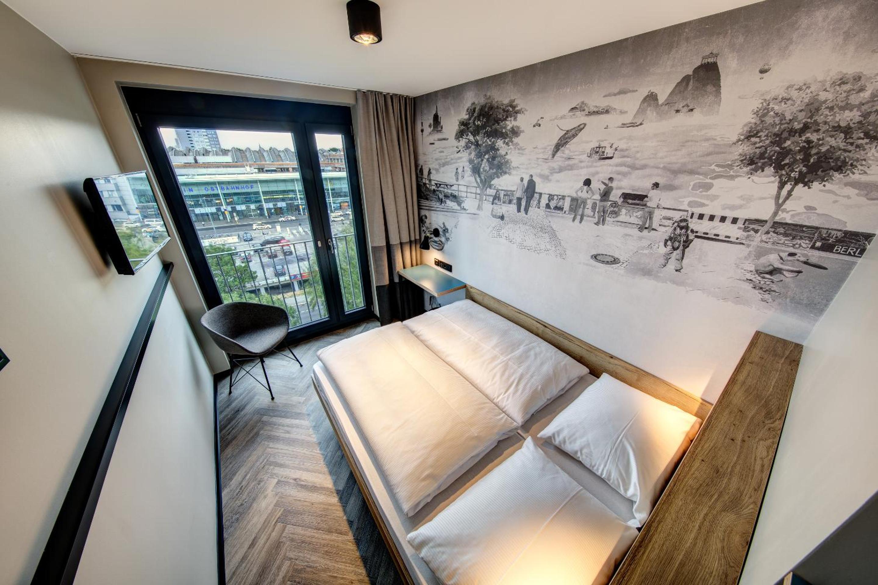 Standard Double Room Single Use thumbnail 5