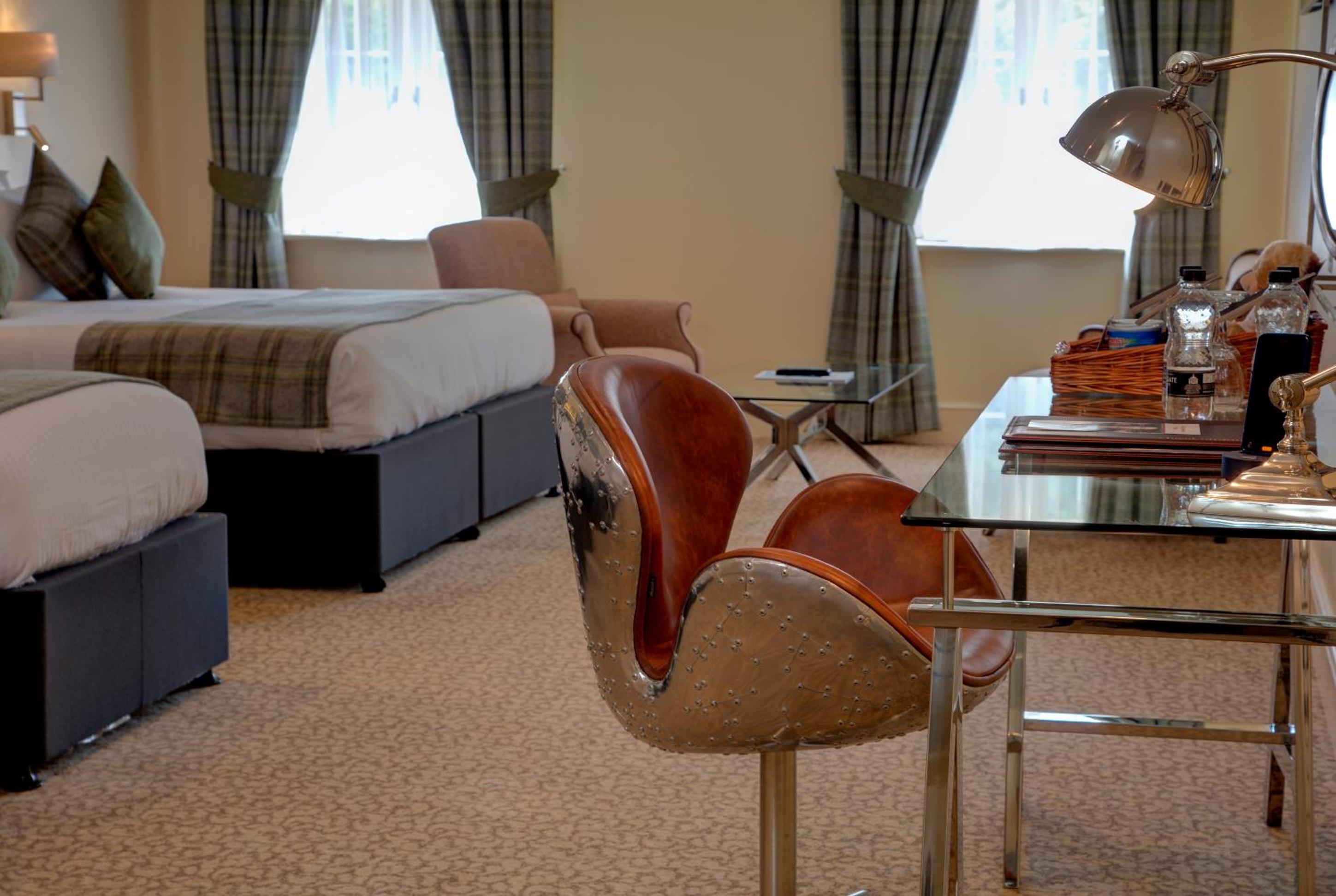 Executive Family Room - Photo 4