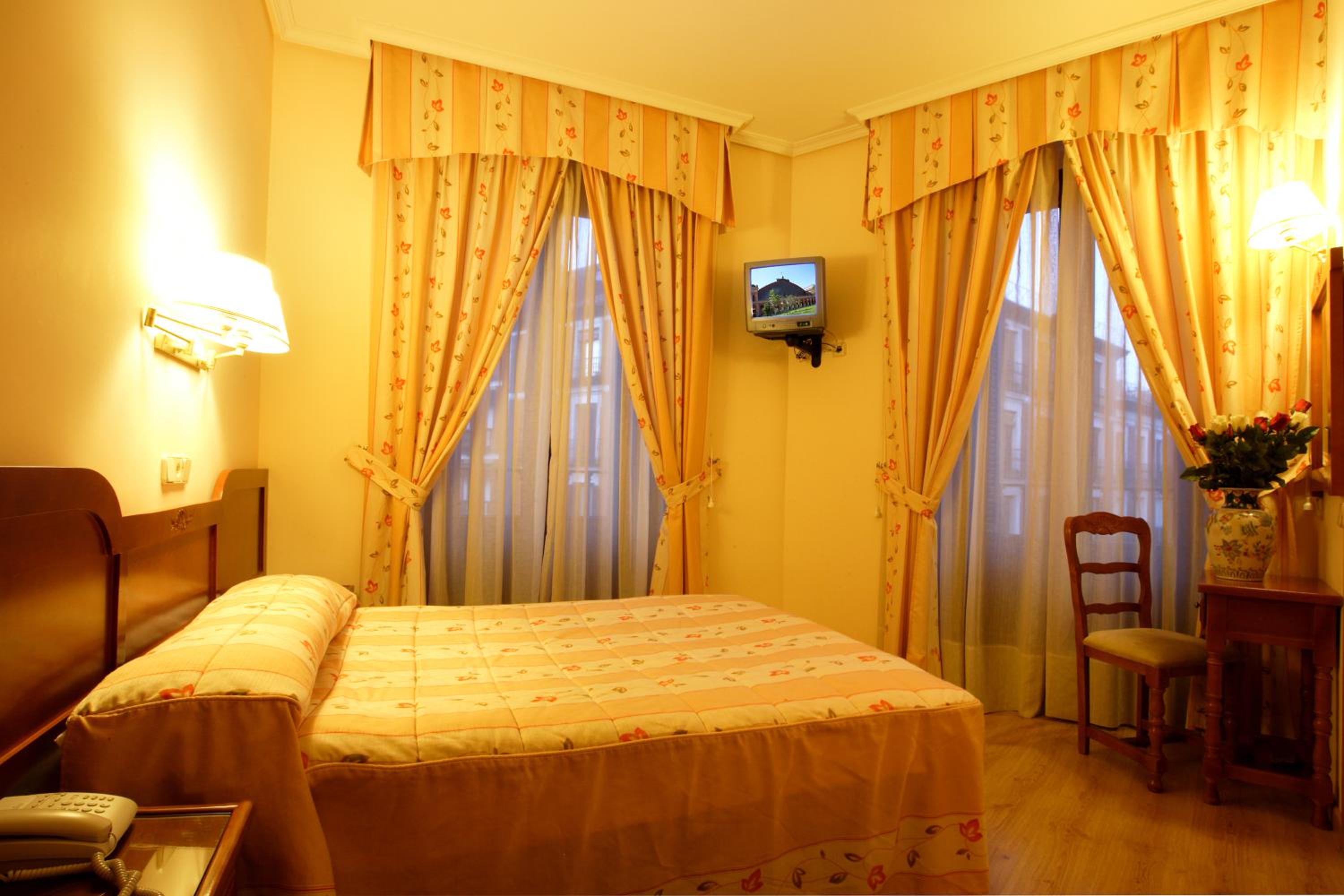 Double or Twin Room photo 3