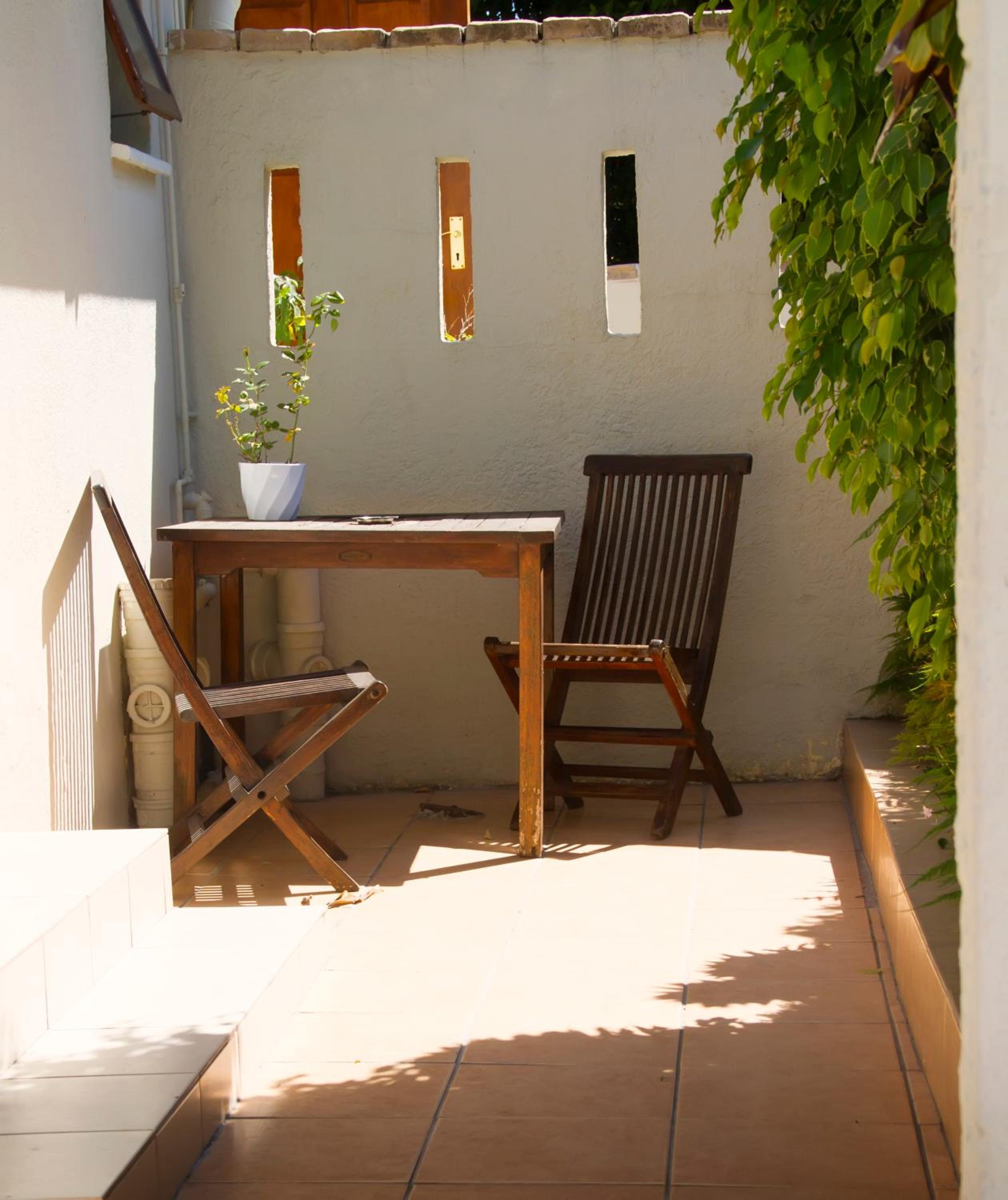 Double or Twin Room with Private Patio - Photo 2