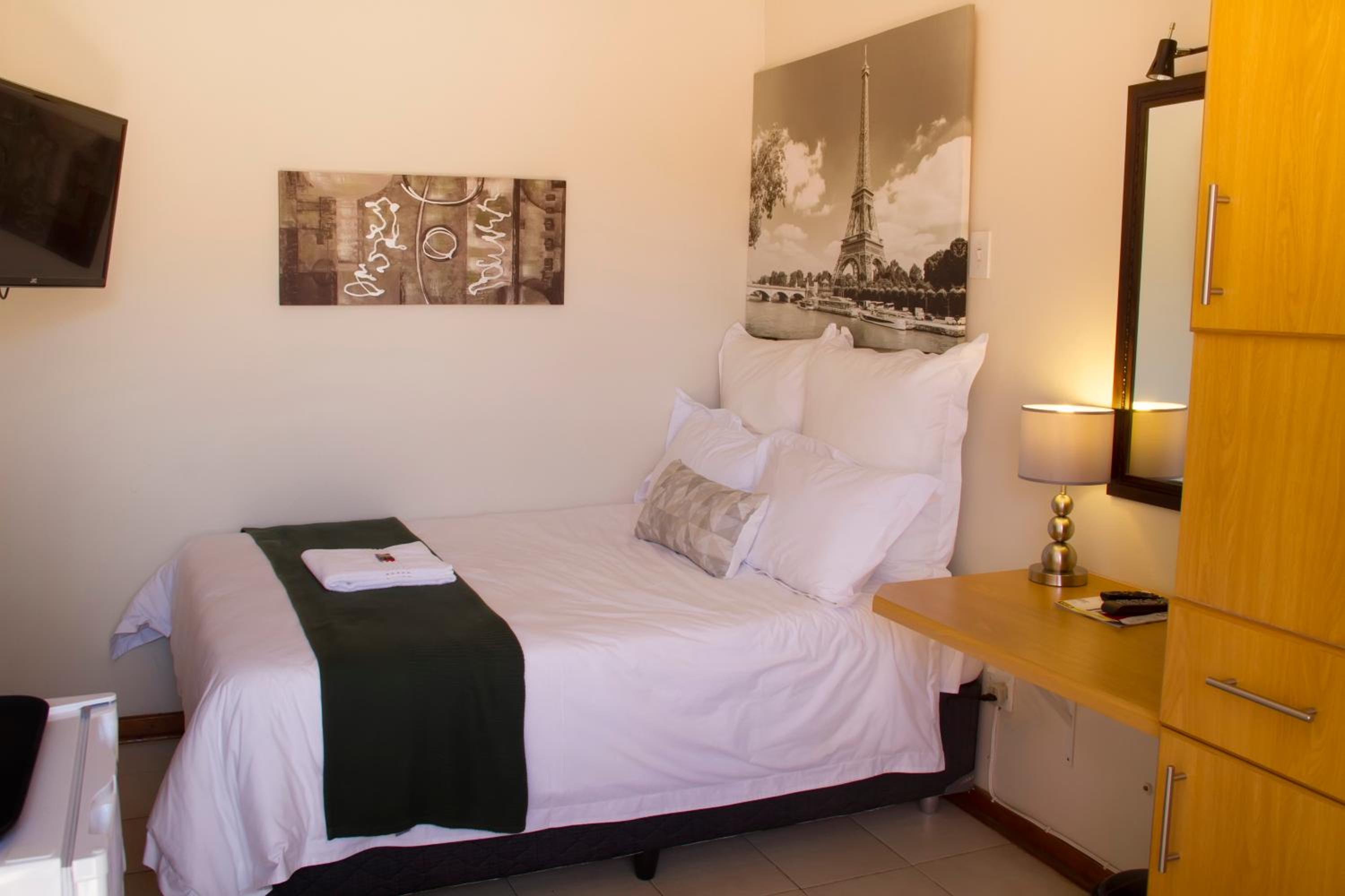 Budget Double Room photo 1
