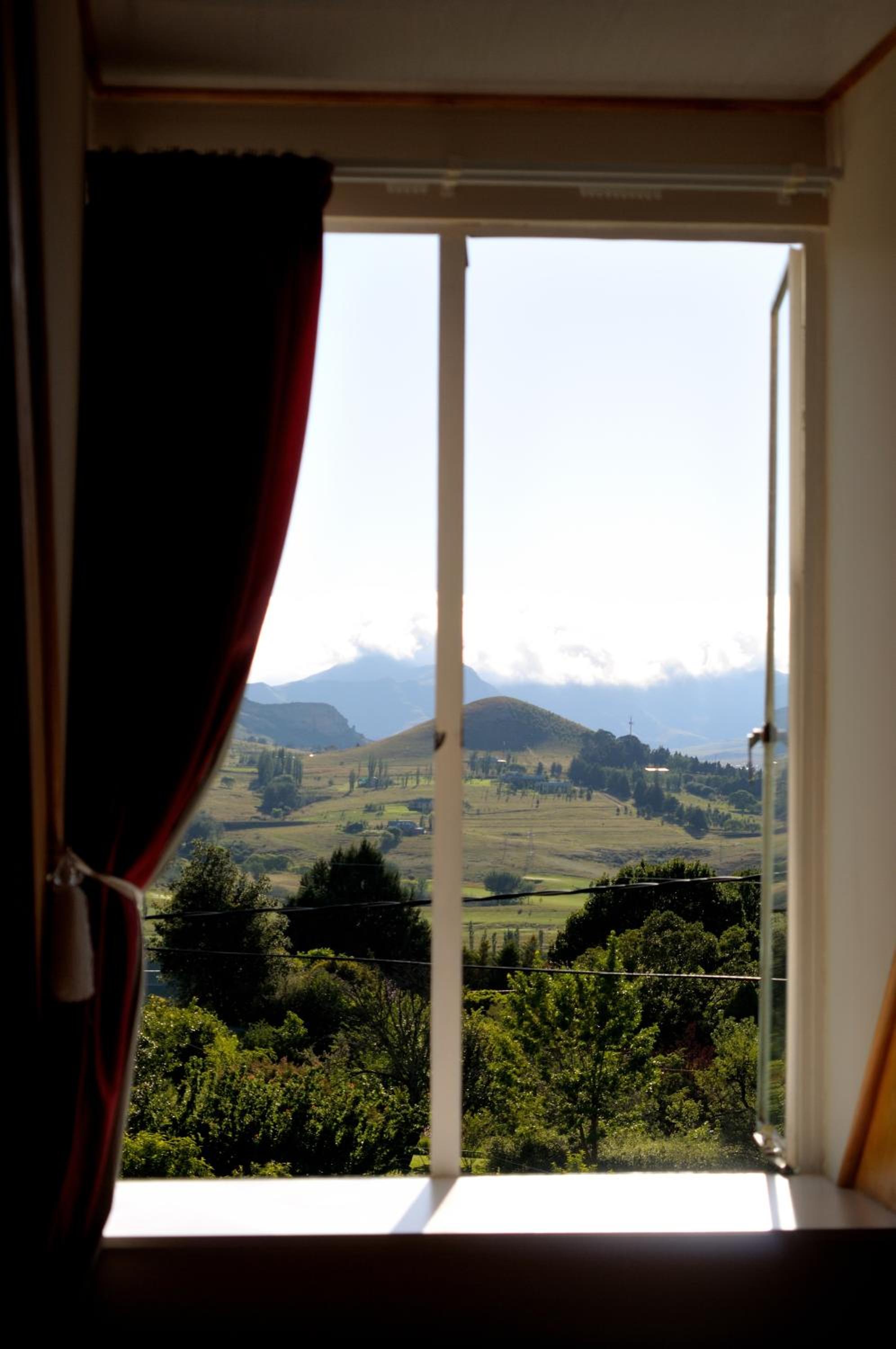 Family Room with Mountain View photo 1