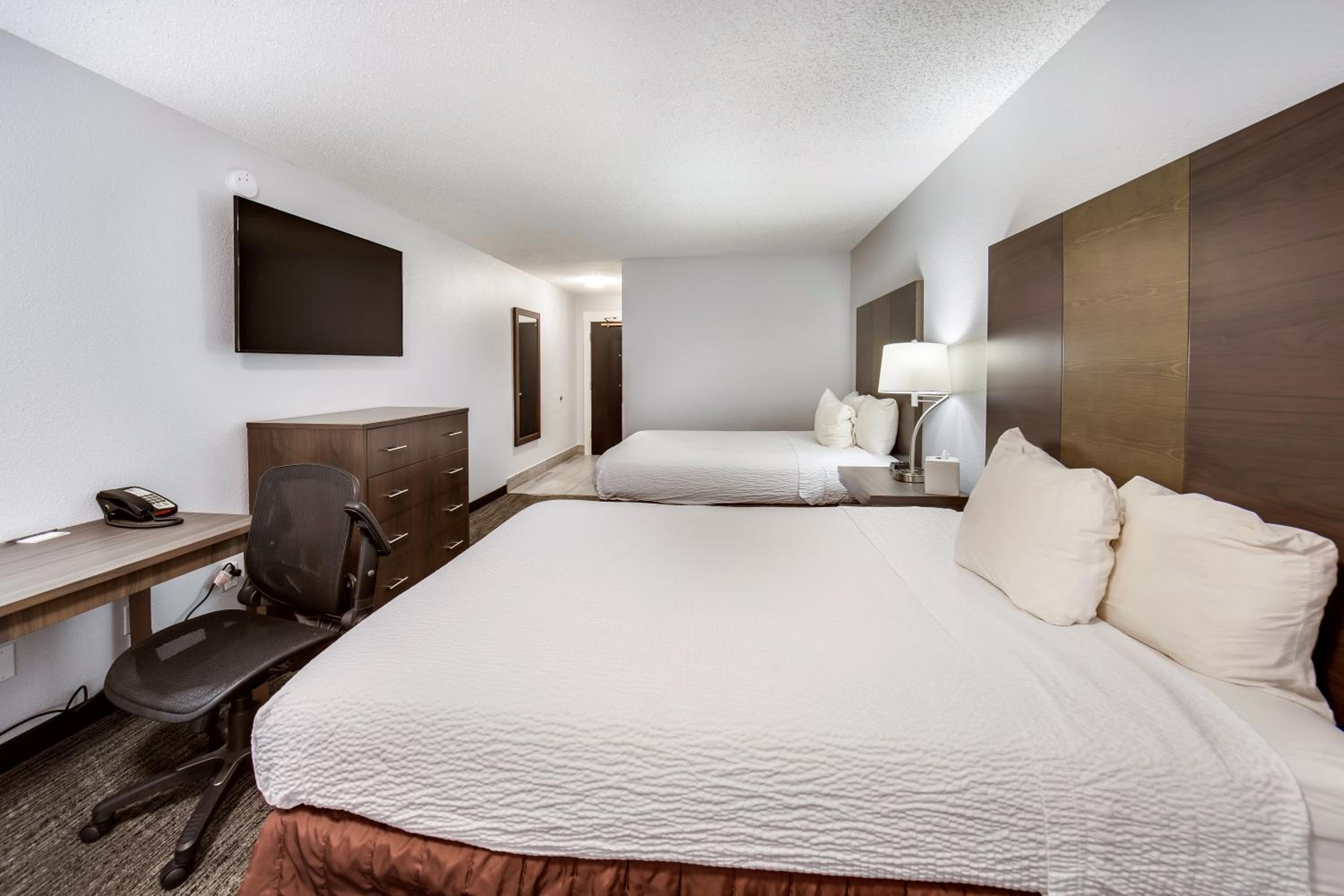 Queen Room with Two Queen Beds - Photo 9