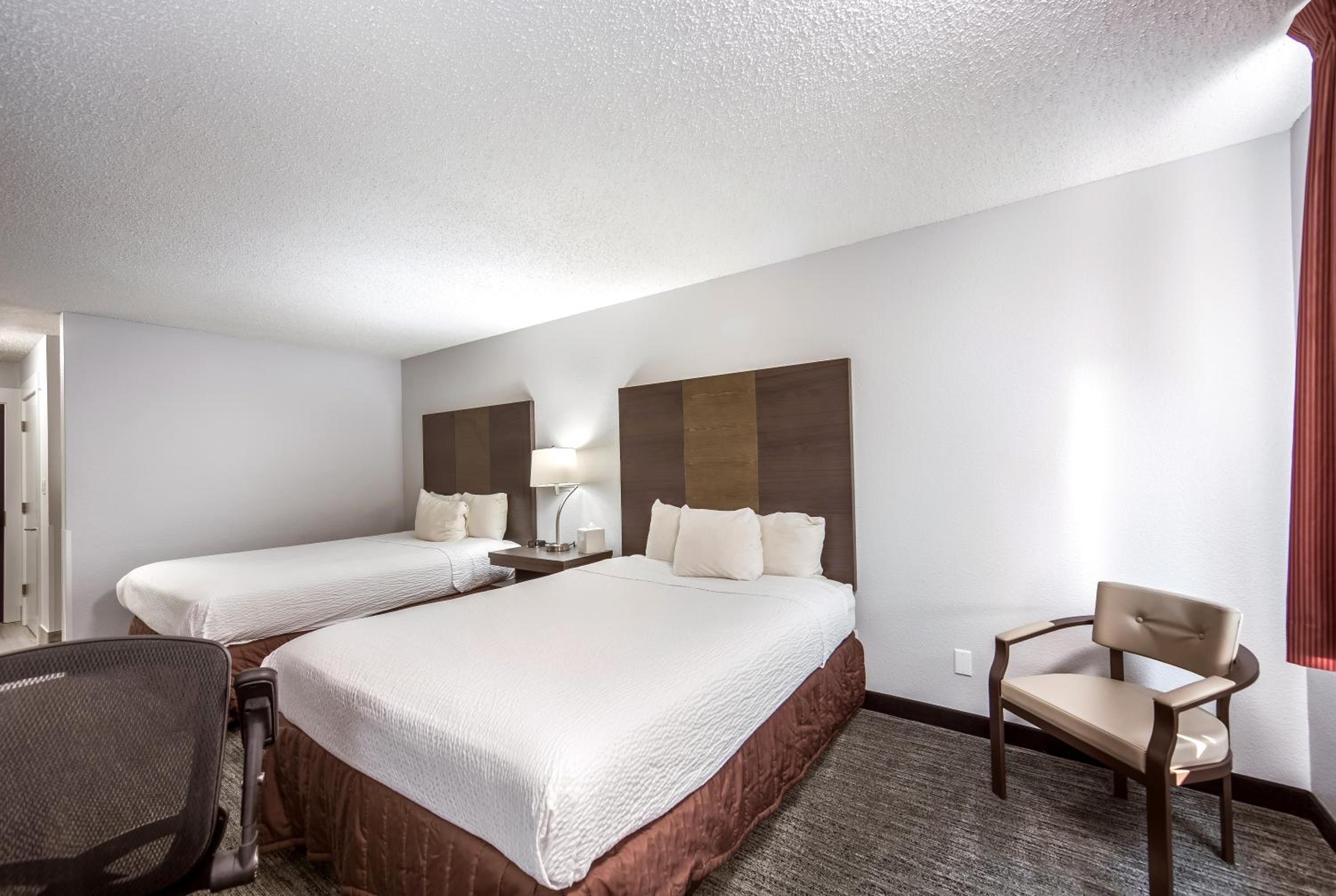 Queen Room with Two Queen Beds - Photo 11