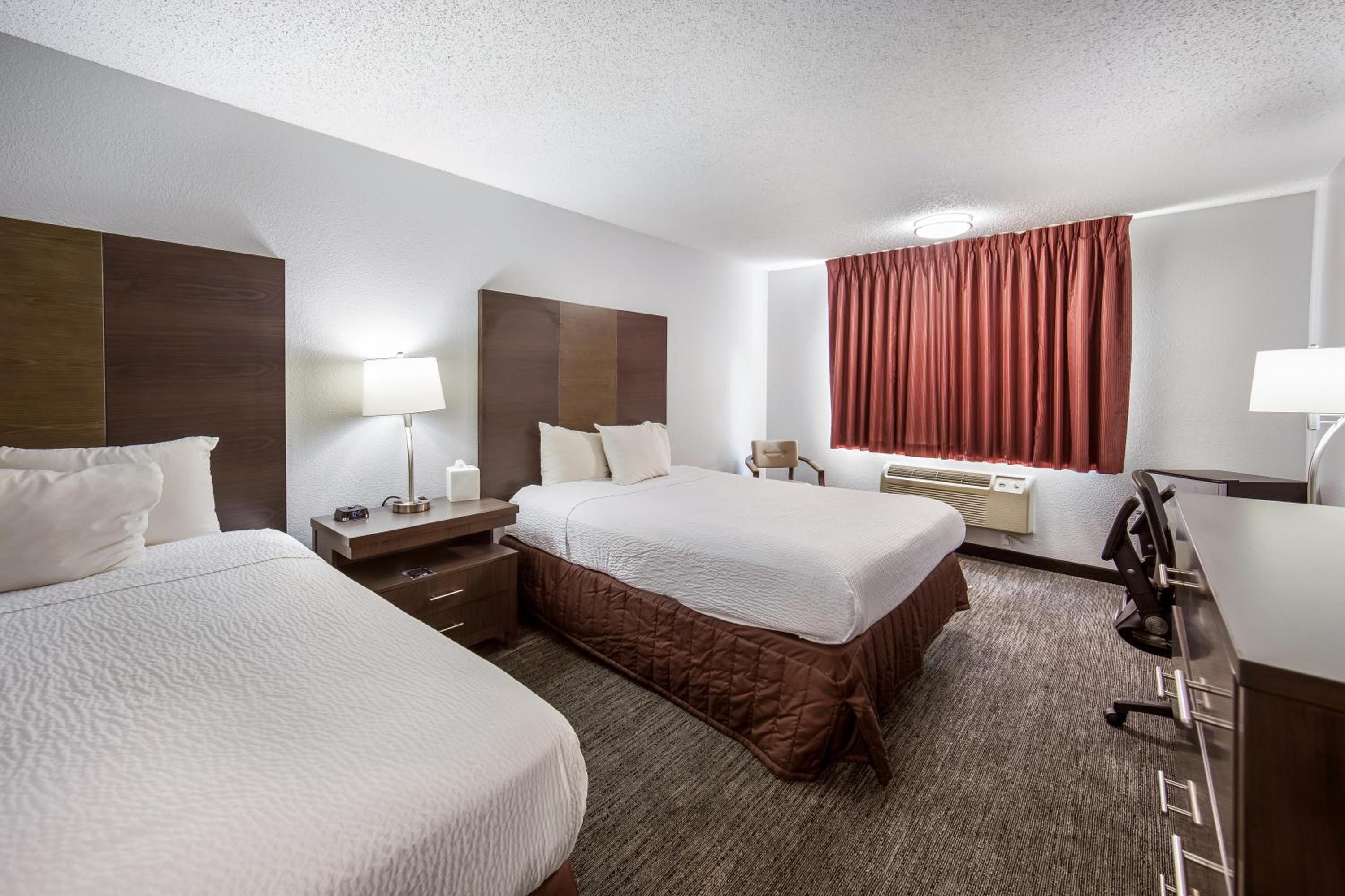 Queen Room with Two Queen Beds - Photo 2