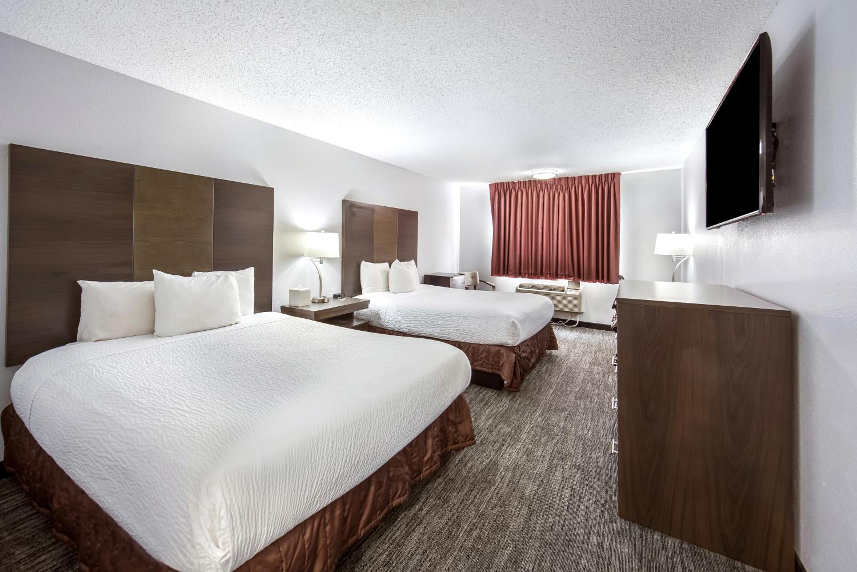 Queen Room with Two Queen Beds - Photo 8
