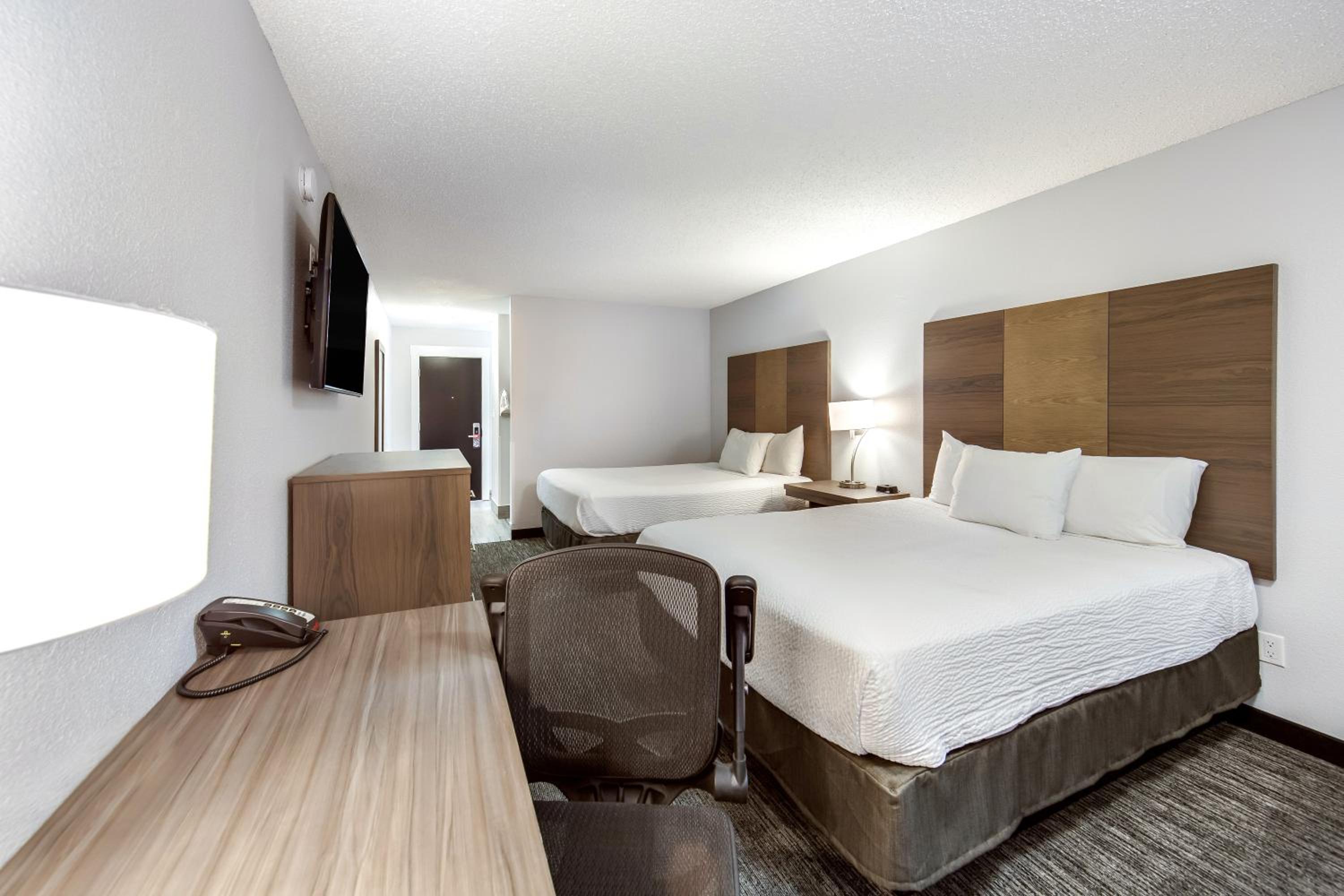 Queen Room with Two Queen Beds - Photo 6