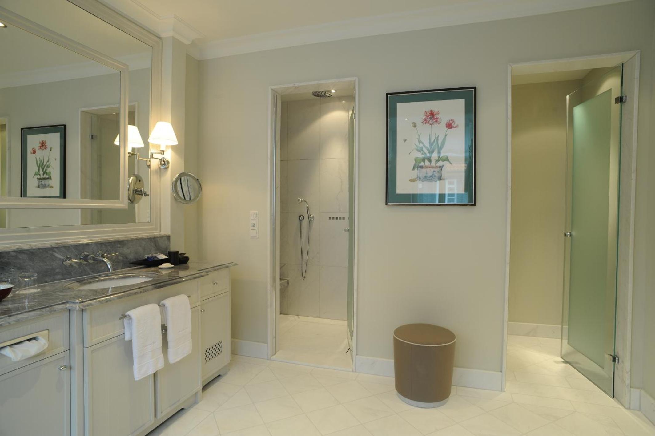 Deluxe Suite photo 2