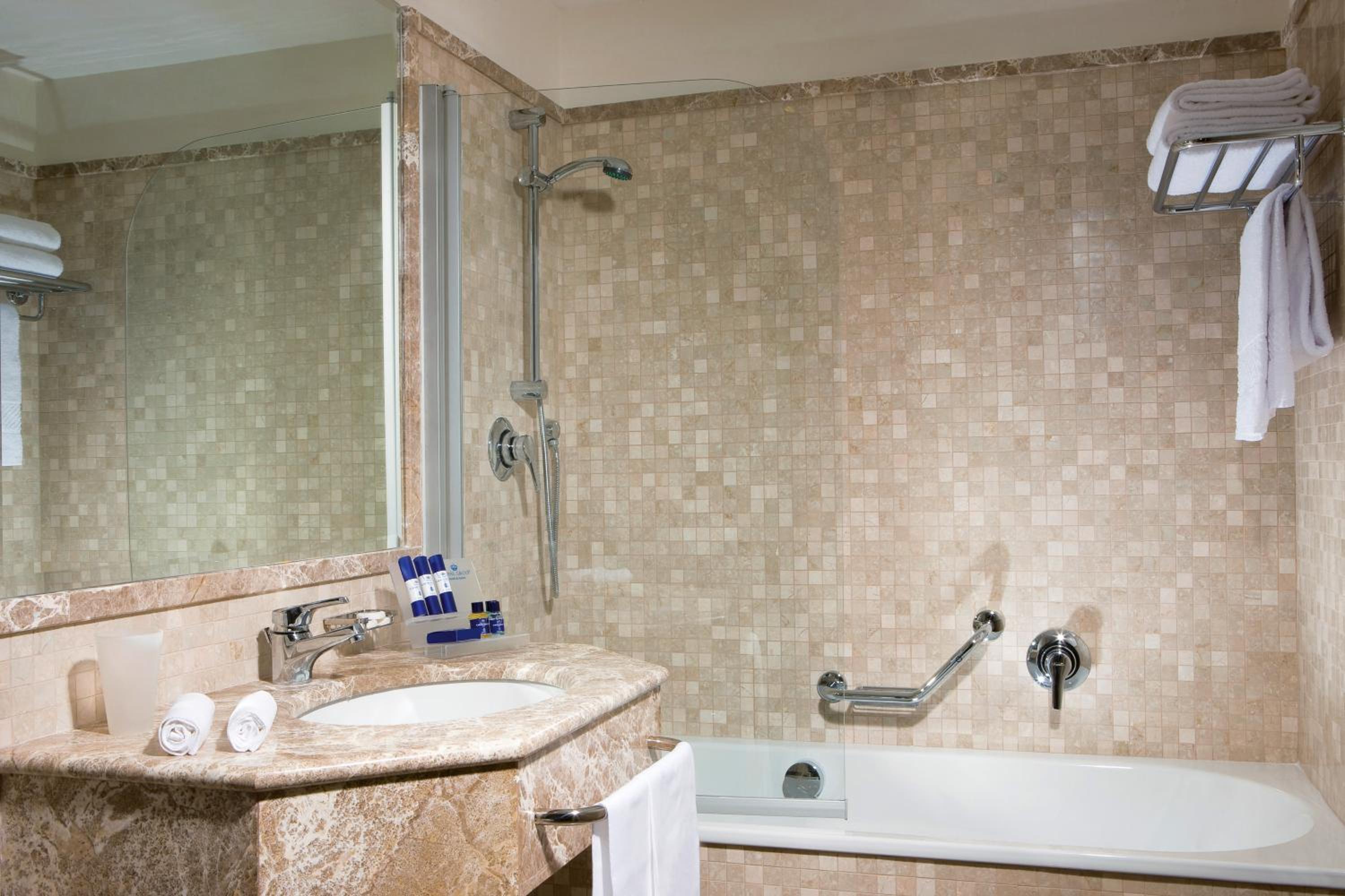 Superior Double or Twin Room with Sea View - Photo 3