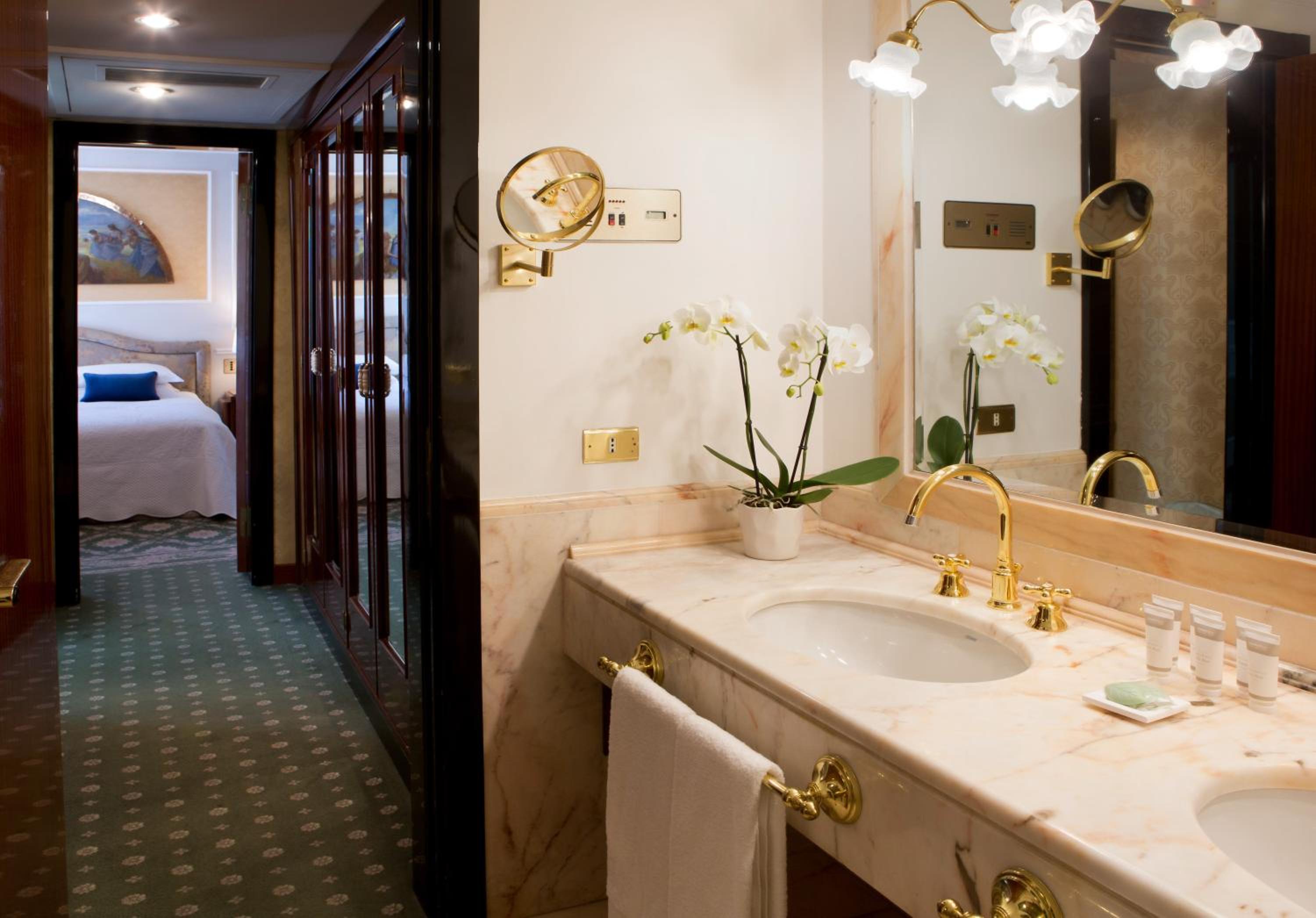 Suite - Photo 7